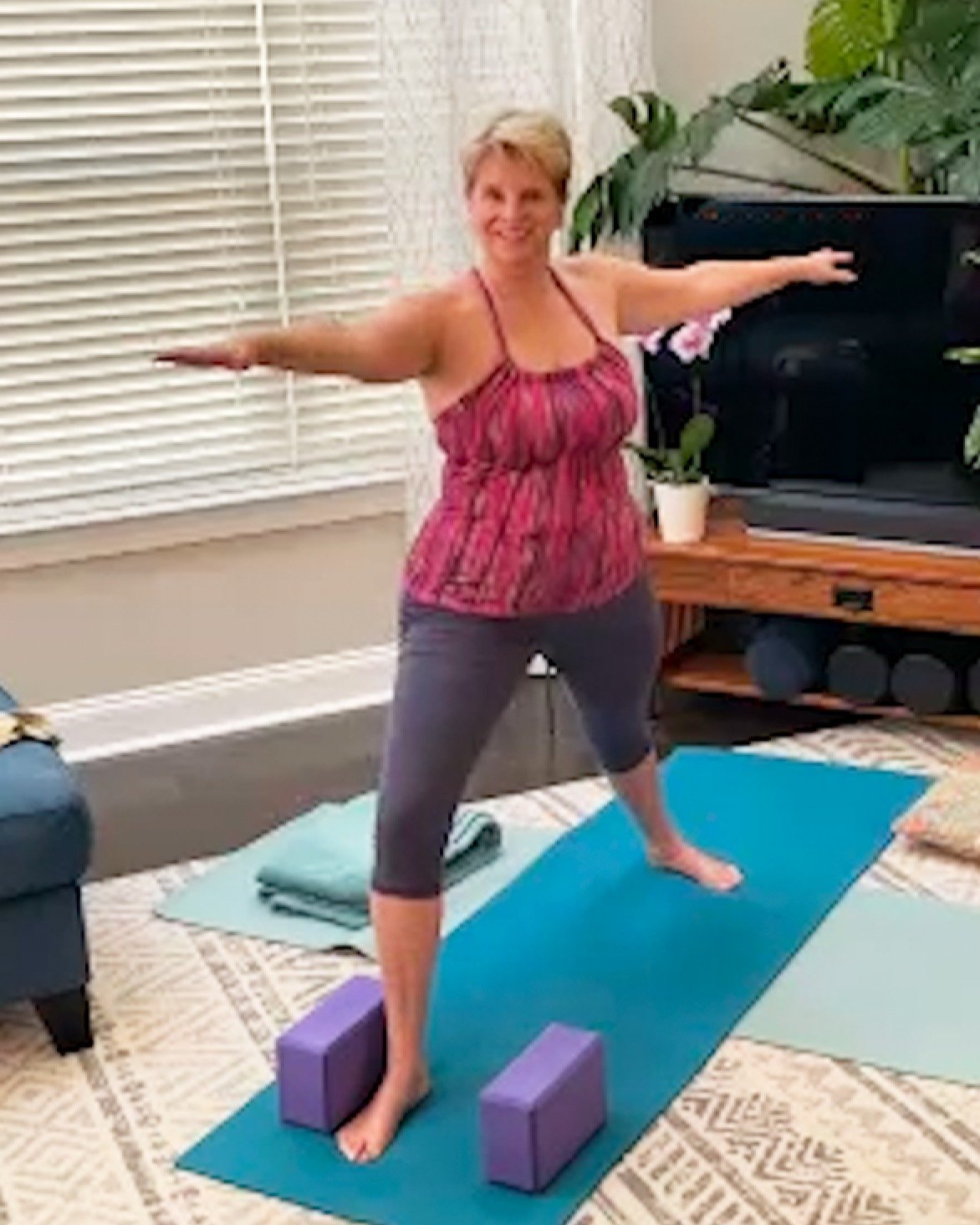 FREE YOGA CLASS WITH GLO!
Need an attitude adjustment? Are you feeling overwhelmed? How would it feel to come back home to yourself, with compassion, presence, positivity and the ability to see the roses through the thorns? 

I've just added another 