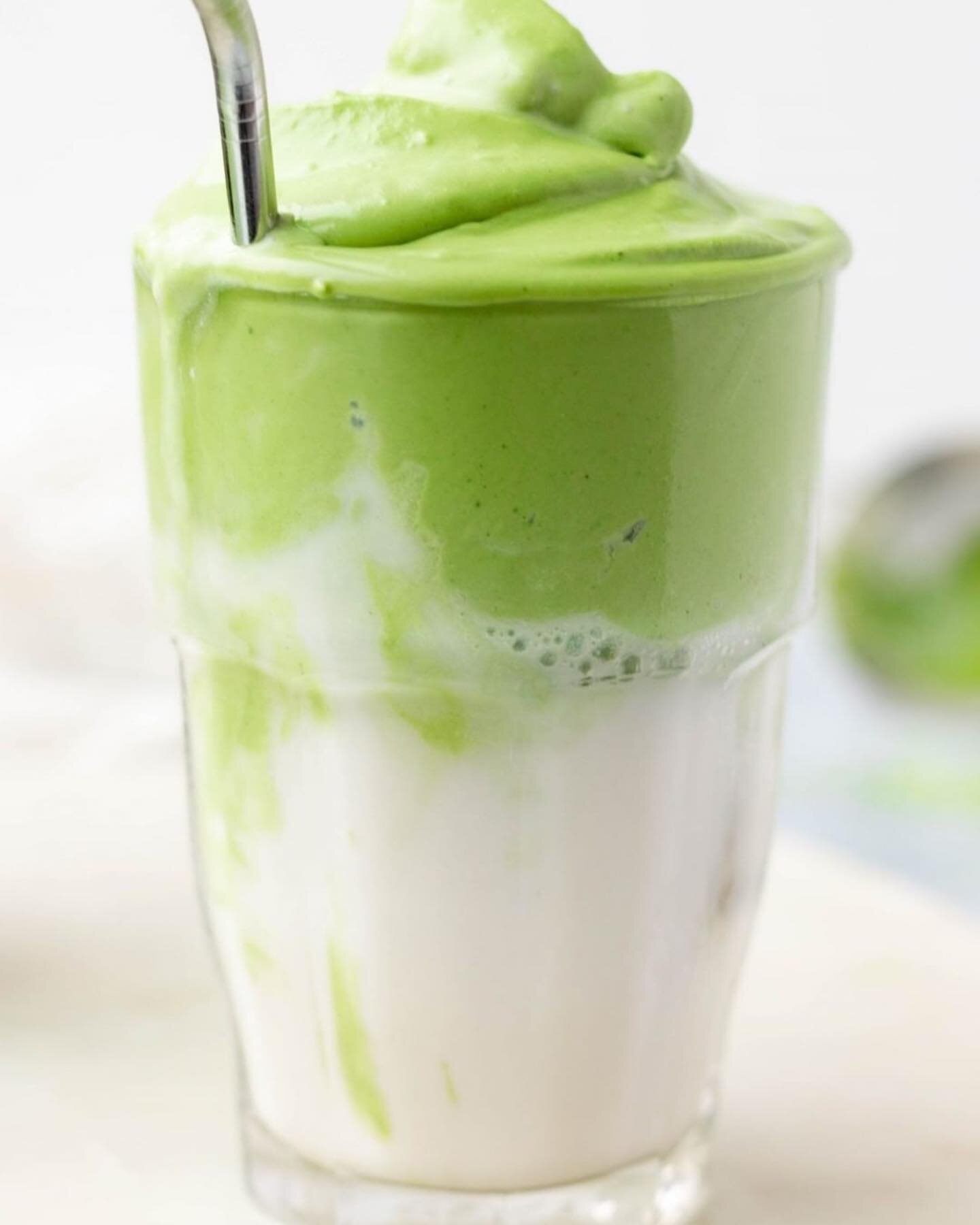 It&rsquo;s not a 🍀shamrock shake🍀y&rsquo;all, it&rsquo;s better! A fun, simple, refined sugar free treat on this sunny St Patrick&rsquo;s Day in Seattle.

Thank you @eatingbyelaine for your tasty recipe!💚✨

#Repost @eatingbyelaine
・・・
Spring ahead