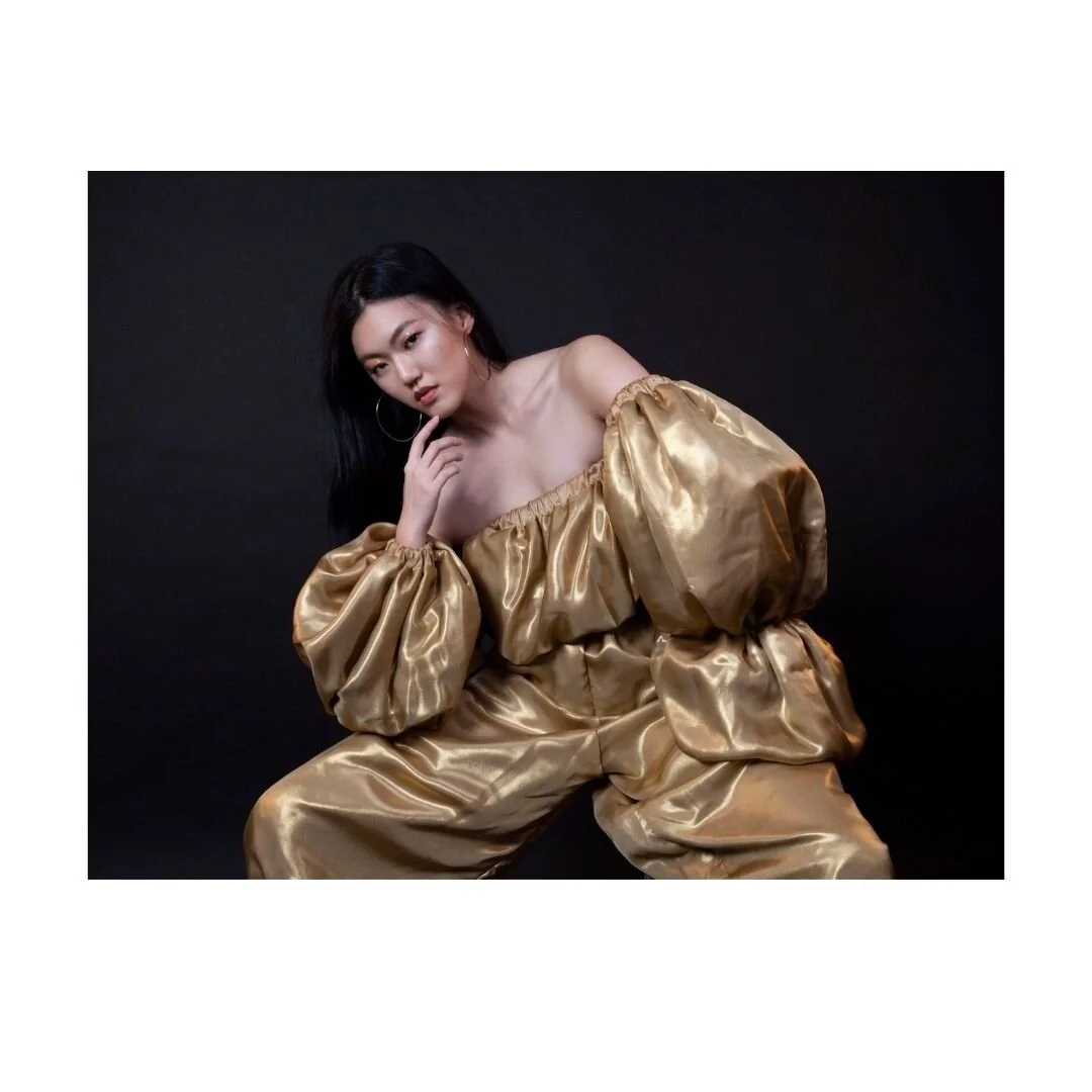 What makes a woman mysterious?⁠
⁠
⁠
Model: @chai.notea alaeriaagency⁠
MUHA: @makeupbysophiechiang⁠
Fashion Designer: Simge Senol @simisimmyyy⁠
⁠
Photoshoot organized by Creative Portrait Photography Meetup