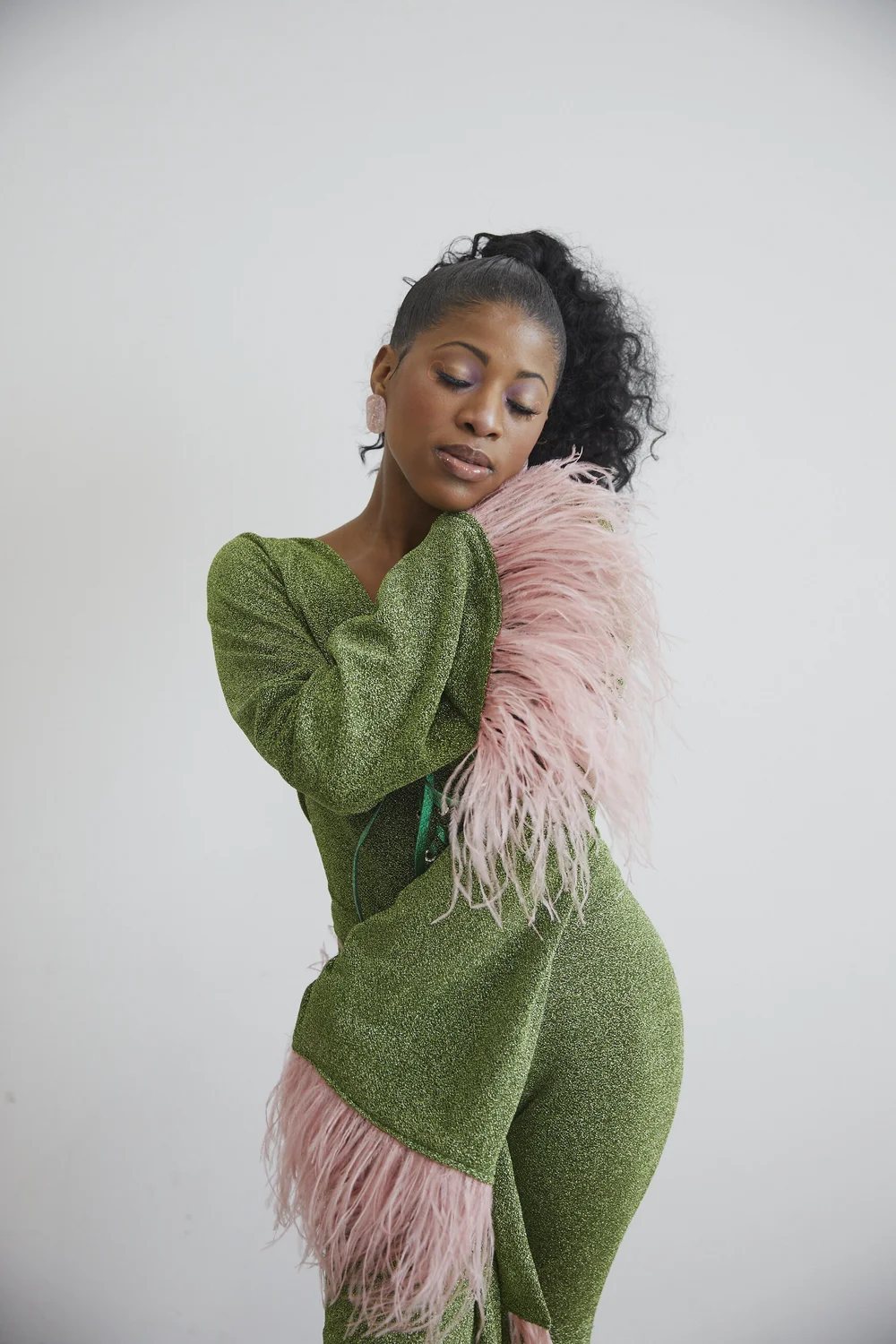 Singer Courtnie Thinks We Should All Be Friends Parachute Media singer-courtnie-thinks-we-should-all-be-friends-parachute-media