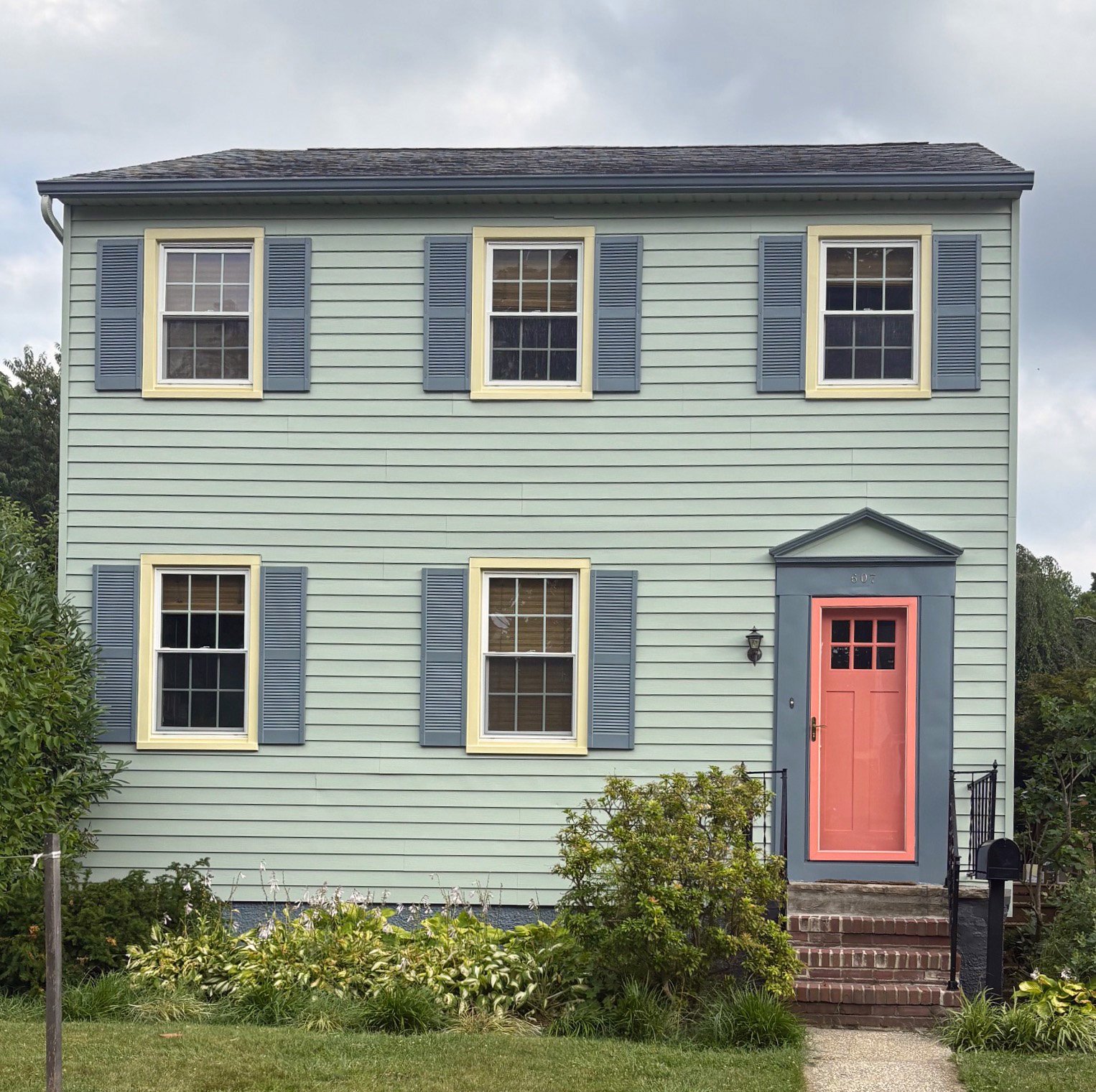 The exterior of a Colonial style home in Baltimore receives a colourful yet understated update