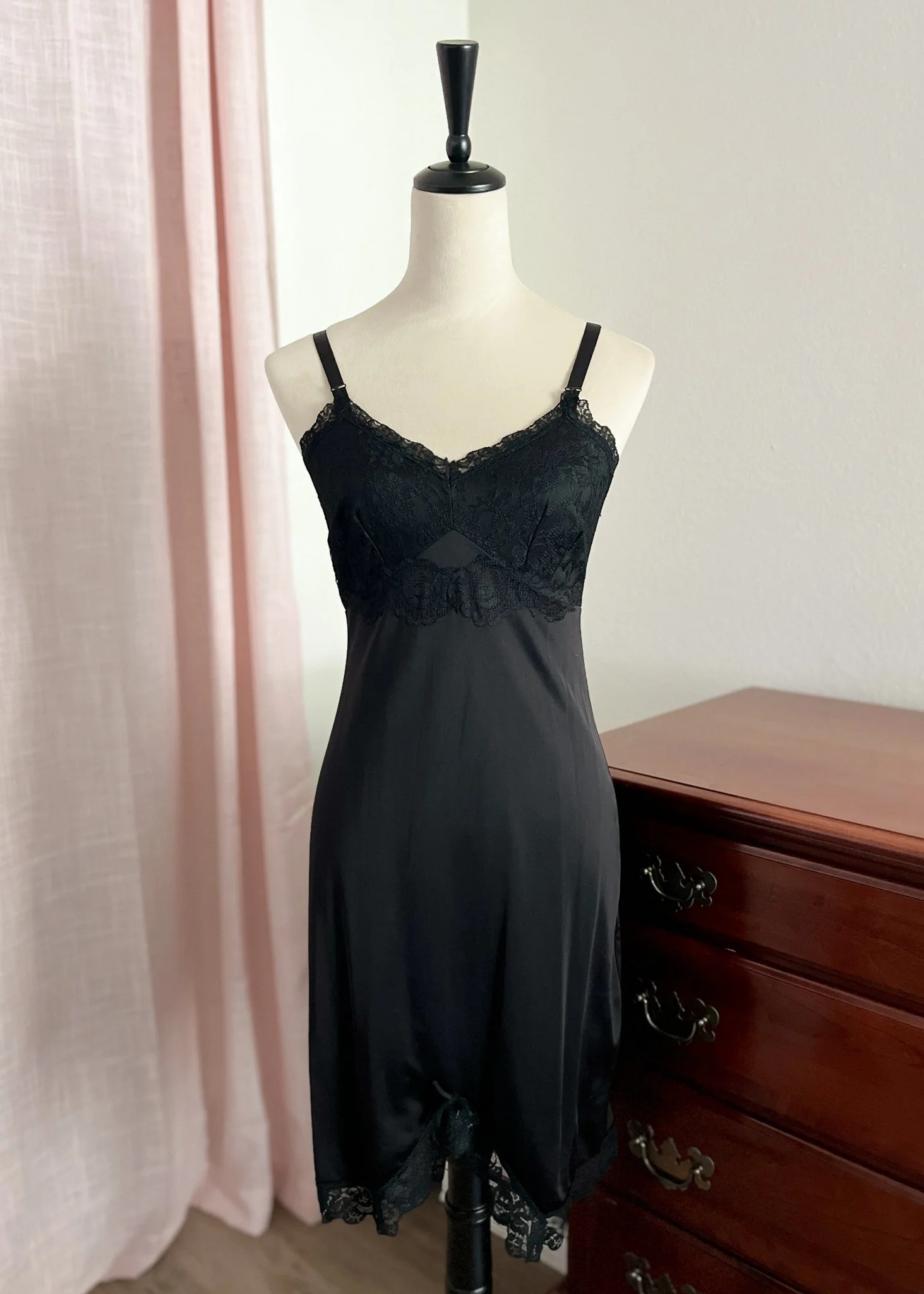 Vintage Black Lace Nightgown (S)