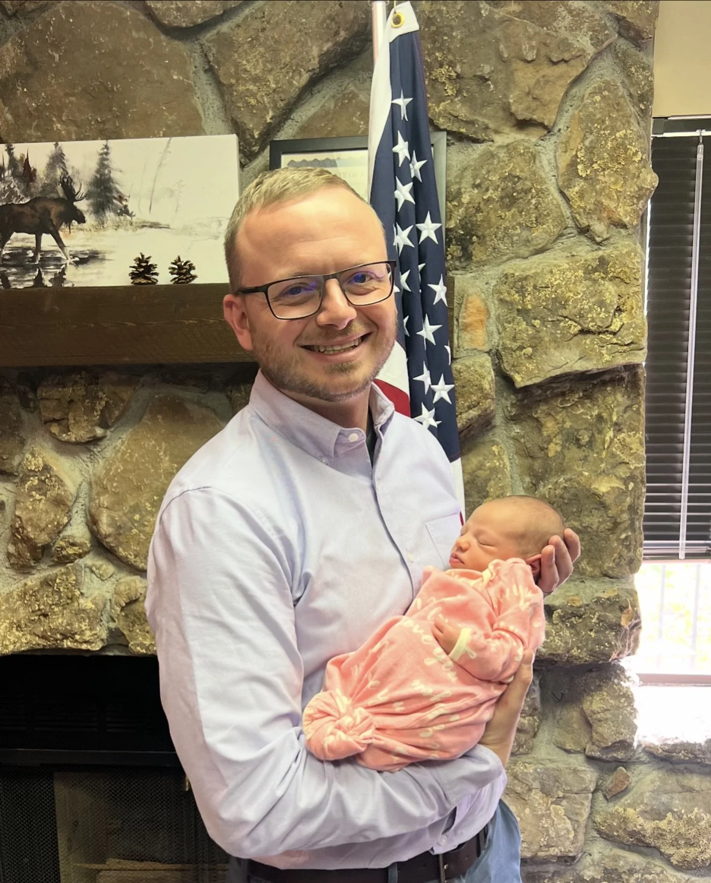 Please help me welcome this newest American&hellip; my daughter Elise! 🎀

&iexcl;Por favor ay&uacute;denme a darle la bienvenida a esta nueva estadounidense&hellip; mi hija Elise!