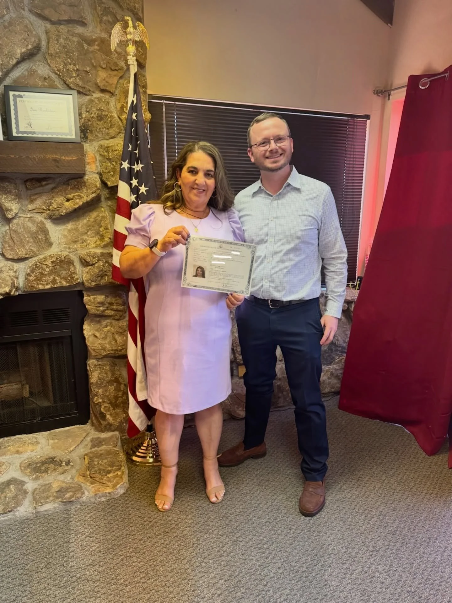 Felicitaciones a Guadalupe, de M&eacute;xico🇲🇽, por convertirse en ciudadana estadounidense! 🇺🇸 

Una persona puede calificar para una exenci&oacute;n del requisito de ingl&eacute;s si tiene 50 a&ntilde;os o m&aacute;s y 20 a&ntilde;os como resid