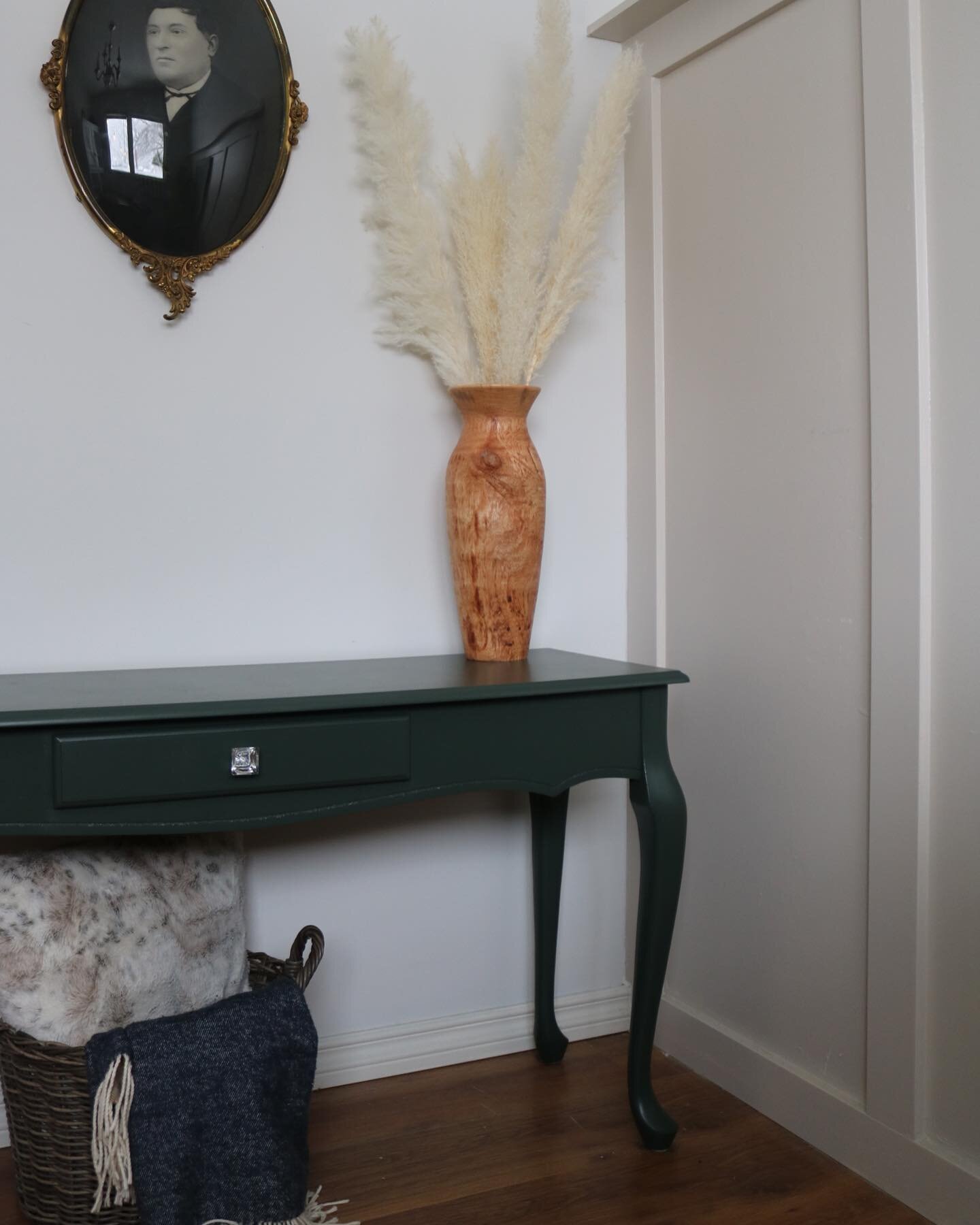 My temporary staging wall 😂 I will have to figure out a new staging wall situation since our wall unit got put in. This beautiful console table is going home with my client this weekend. 💕 
-
I have a few more customs that I&rsquo;m finishing up an