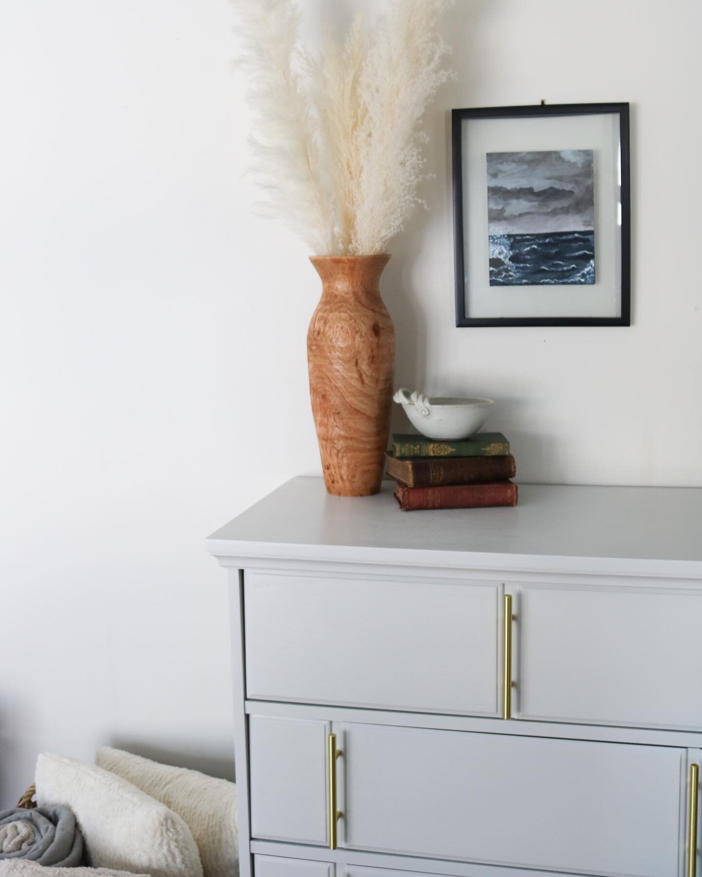 Updated. ✔️
Sold*
This dresser was old &amp; dated. But, that doesn&rsquo;t mean it should be tossed out. Some paint, hardware and a little work brought life back to this dresser. 🤍 Before you get rid of a piece, ask yourself: &ldquo;Can this be sav