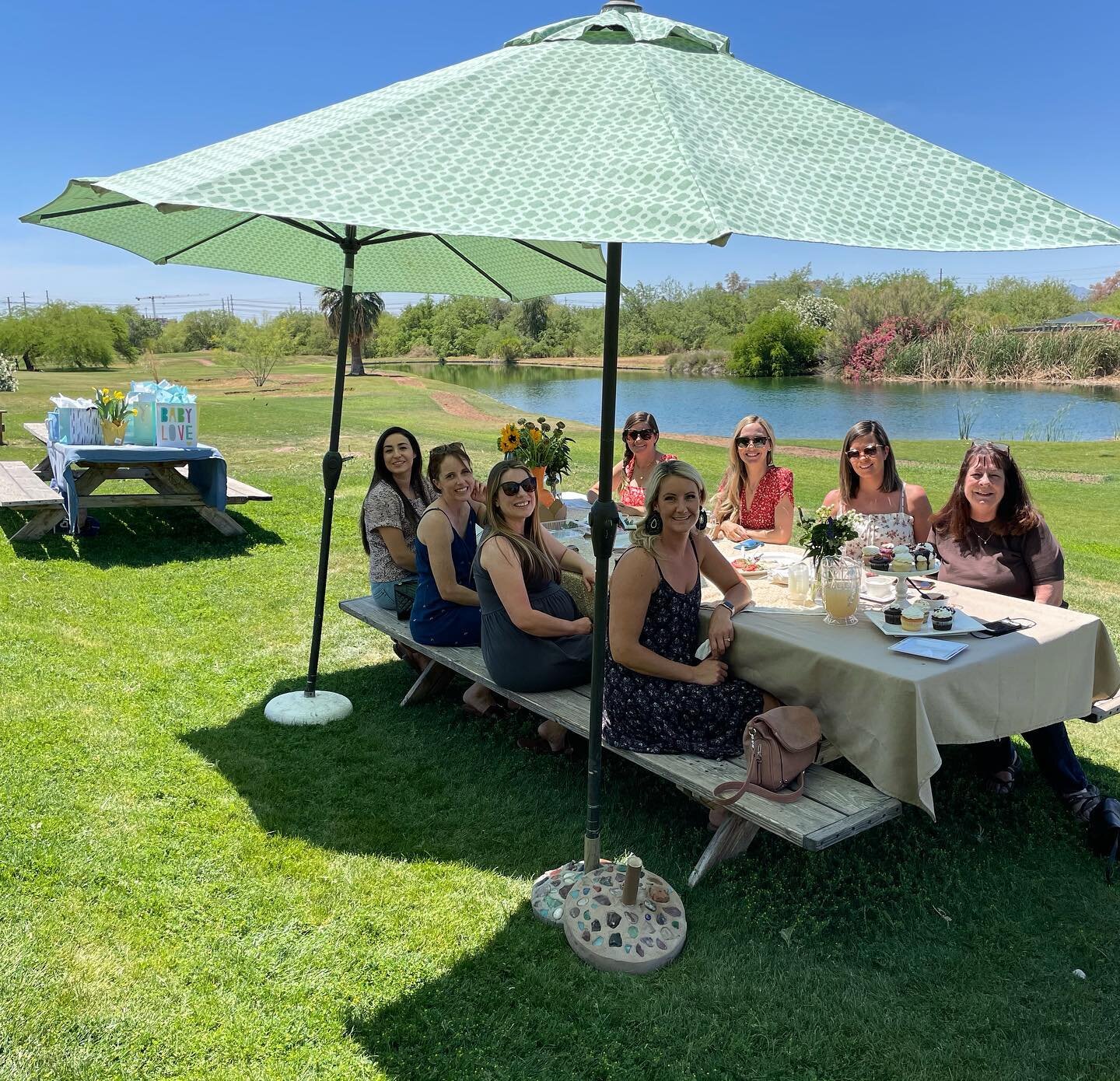 Throwing a baby shower, wedding shower or bridal shower!? Host it with us on our beautiful lake side on-leash grass area! We will put together a custom menu and make hosting a breeze! Not to mention, you can bring the doggos along for the fun!

Inqui