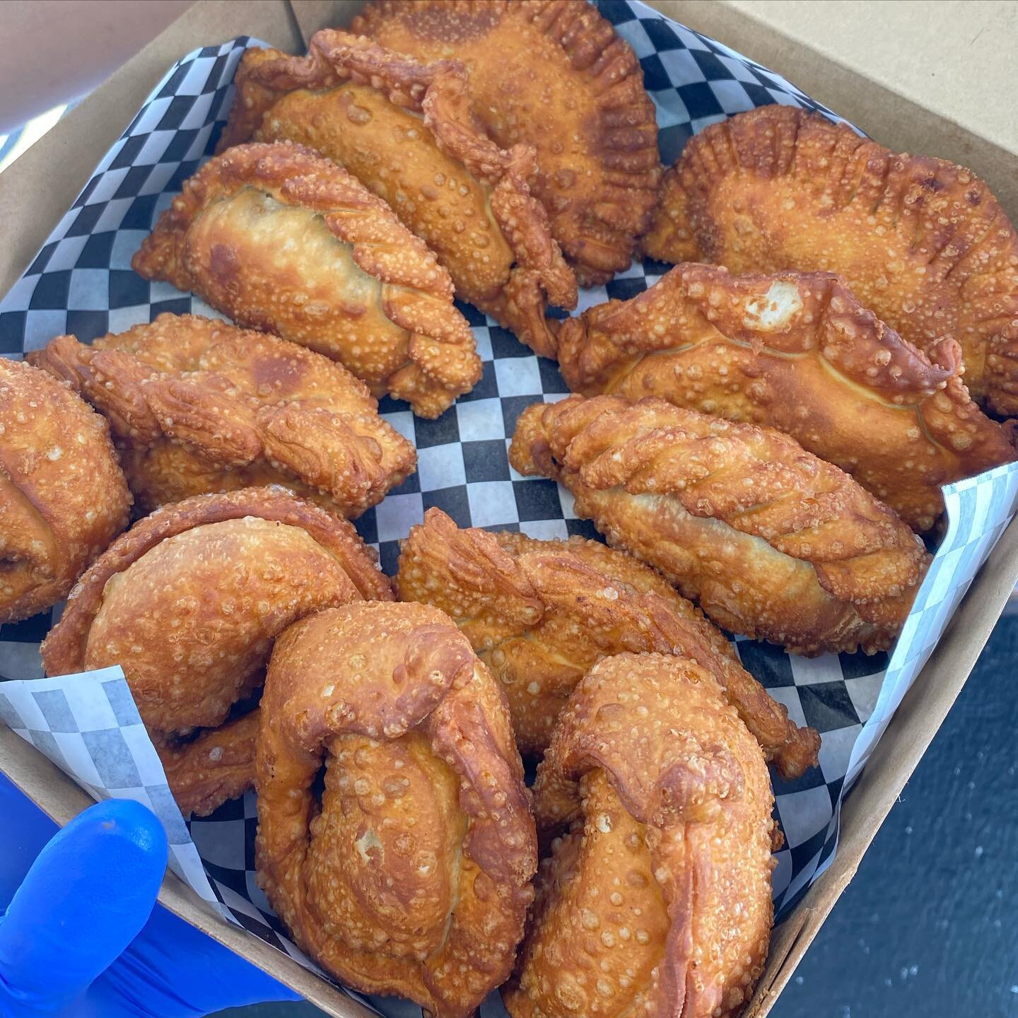 don&rsquo;t pass by on these empanadas 
they&rsquo;ll make your day better ☀️ 

Address and time in bio 🔥