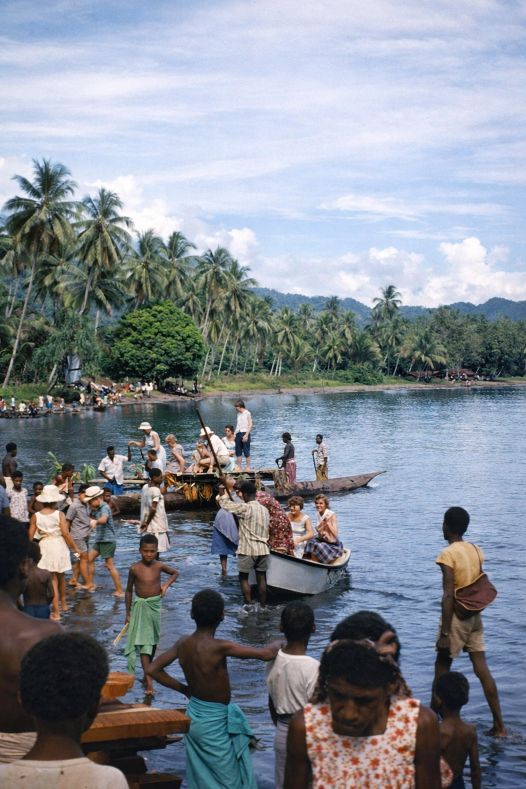 1963 People off the Victor from Lae for the Church dedication. unloading near the boathouse with Buacup to right in background..jpg