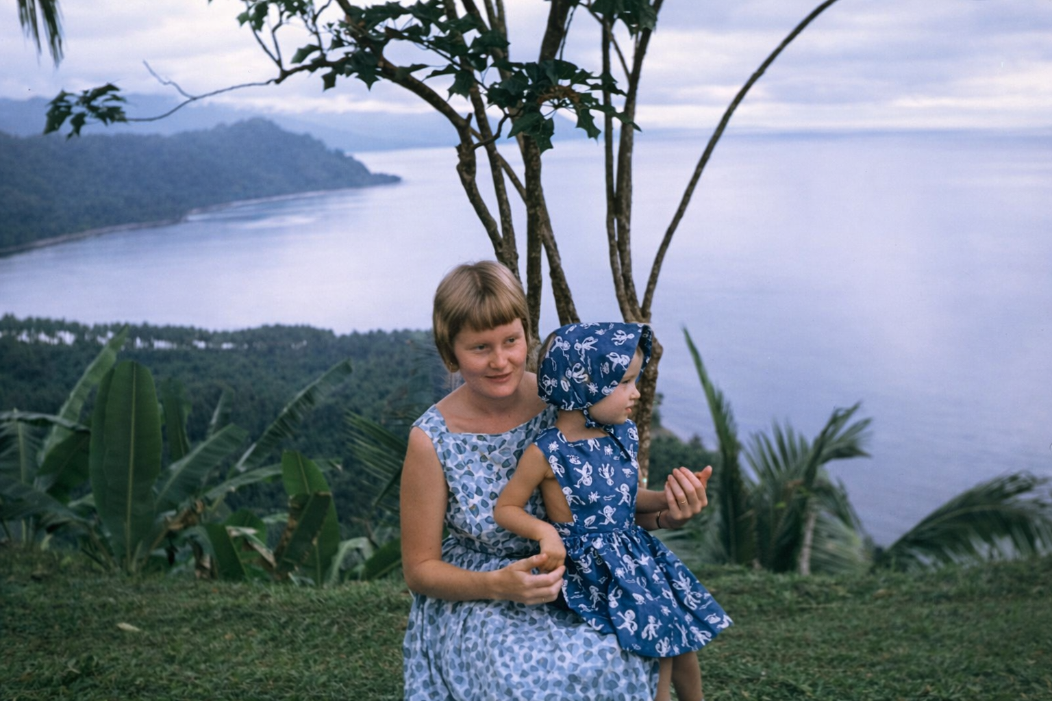 1964 Phyllis with Paula and the dress she made.png