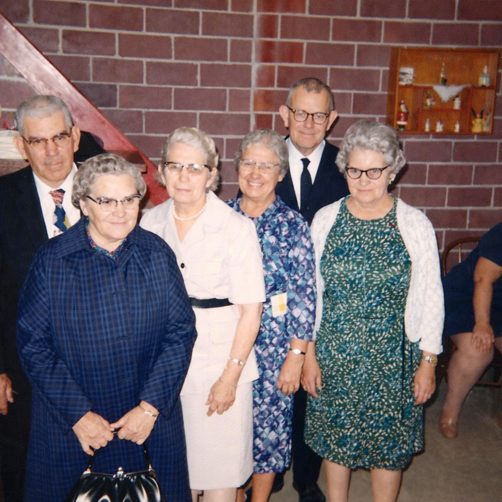 Jackson Siblings Claude, Dorothy, Inez, Erva Estelle Keith in back. 1972.jpg