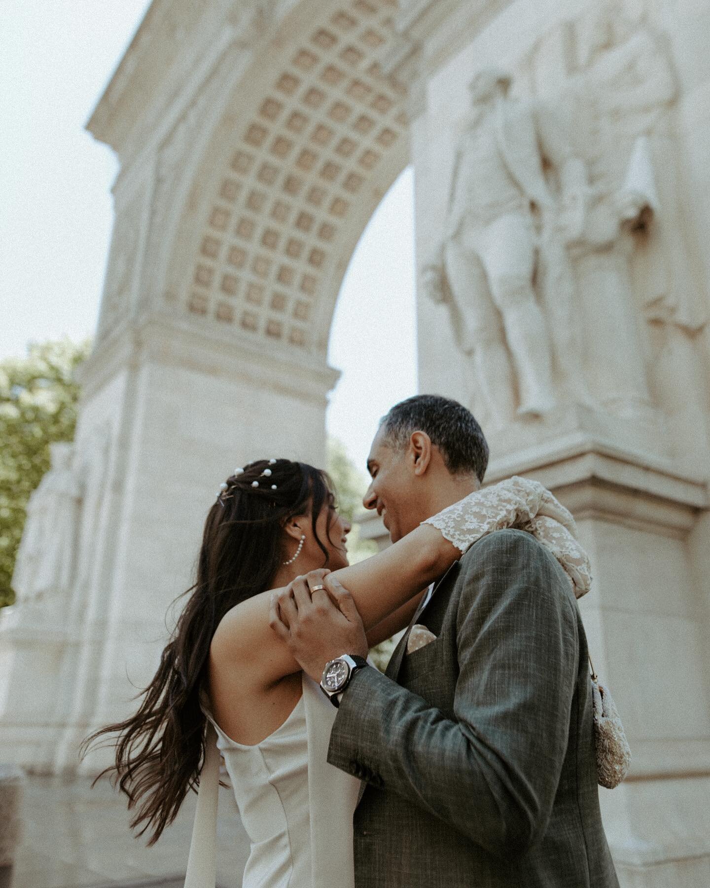 Celebrated their almost-wedding day with a walk through Washington Square Park and a couple of pizza slices. I loved my time with Brie + Amit so much and am so glad the rain took a break for 10 minutes so we could take these pictures 🥰
