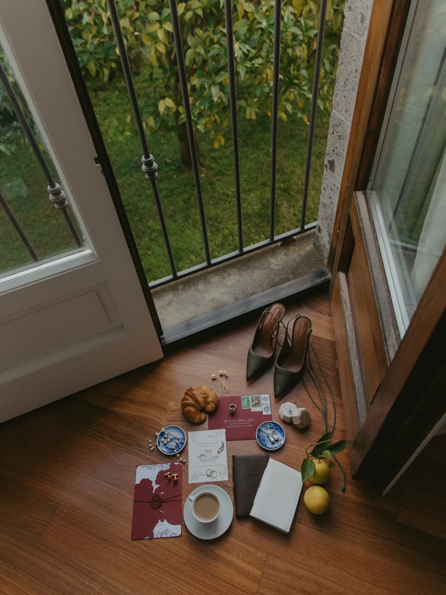 You know I love a destination wedding detail shot! 🍋