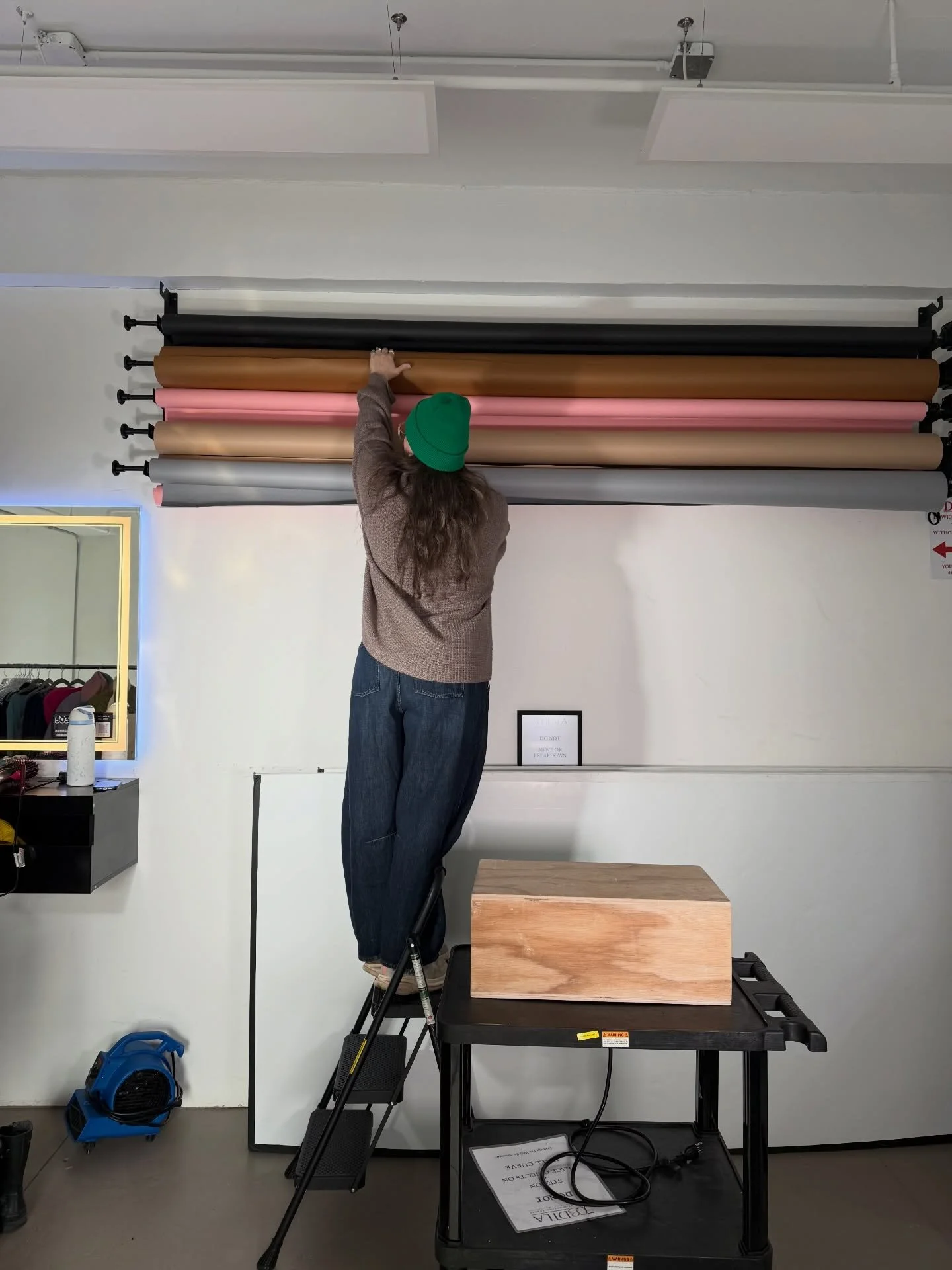 Things that brought me joy this month:

1- being back in a studio 
2- seeing my friend&rsquo;s art IRL @simplysavanna.co 
3- wearing color
4- having friends visit the city 🥹
5- books!!
6- this inane matcha from @12.matcha (miss u @balencianas)
7- se