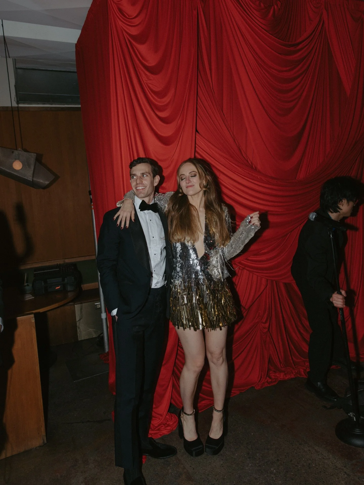 Lauren + Brian, reception edit ❤️💋🌹📌&diams;️

planner: @mortonstreet_events 
florals: @fernbotanica 
draping + lights: @shadesofgreyproductions 
dj: @dartcollective 
paper: @carissedesignstudio 
photo: @annafduncan 
video: @matthewkerndp 
venue: @