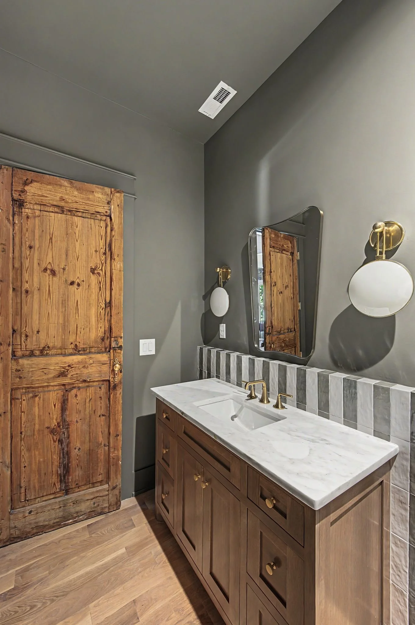 ad2607281-1059.jpg