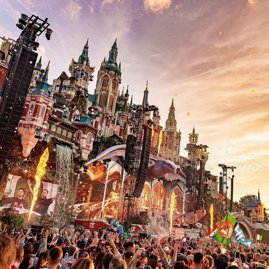 Out of the Office! I will be traveling to Belgium for Tomorrowland W2 🇧🇪 and then Italy 🇮🇹 to relax afterwards with friends. Any orders placed after July 20th will be fulfilled when I return on August 7th 🖤✌🏻