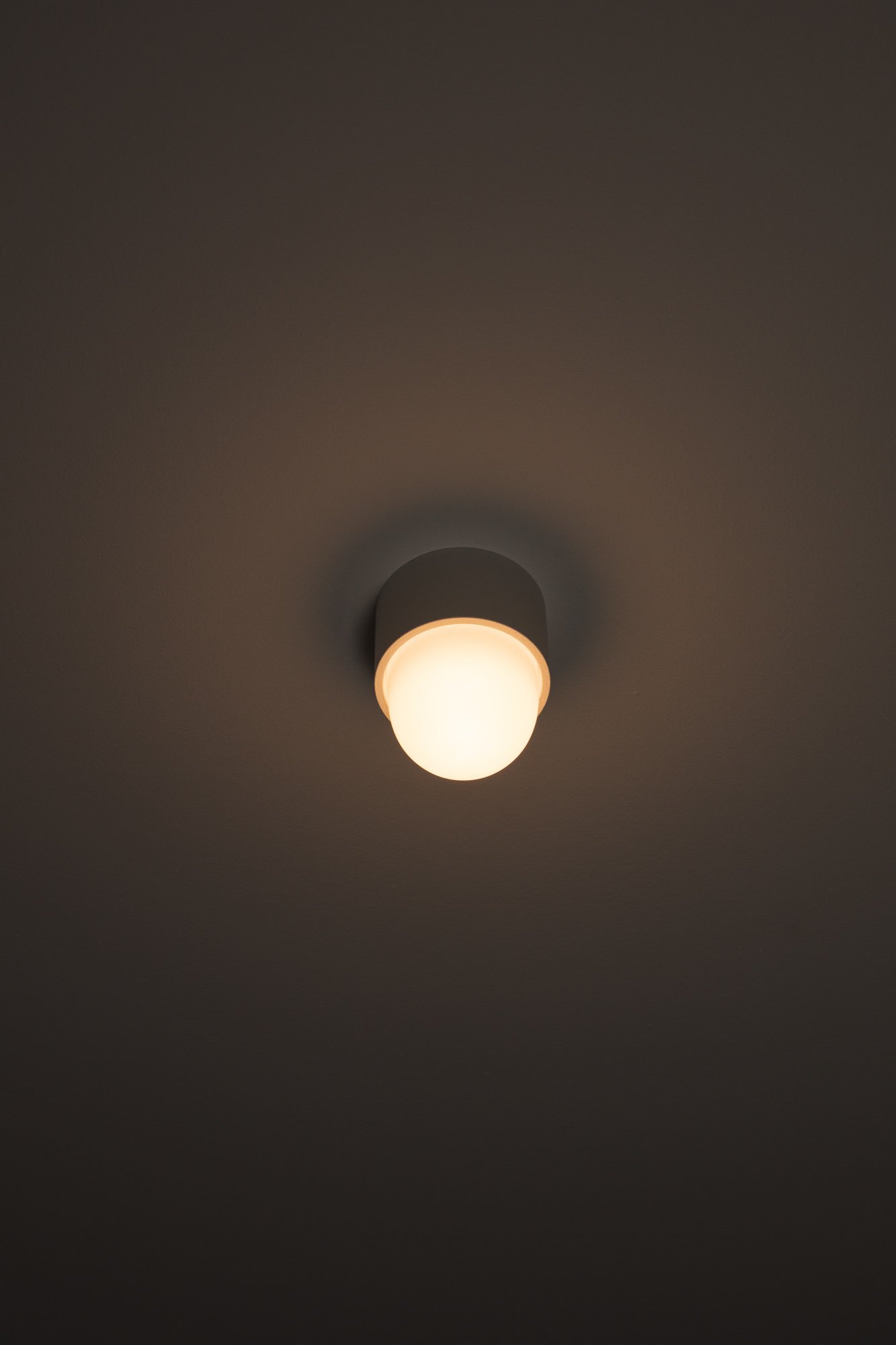 WEB_oft_rider_single_white_white frosted_side_night.jpg