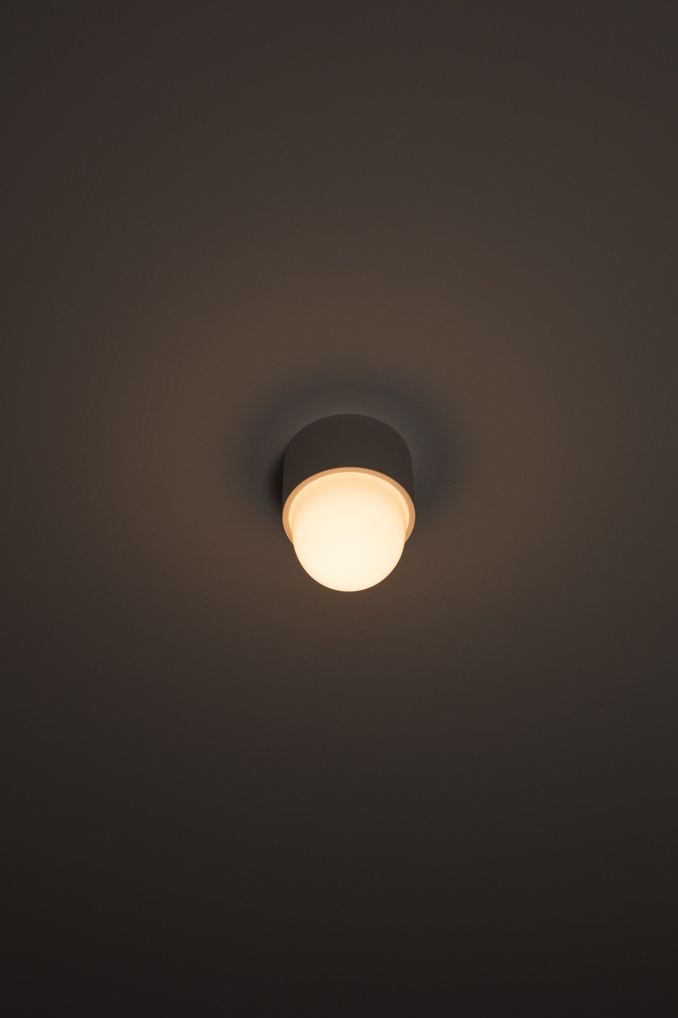 WEB_oft_rider_single_white_opaline_side_night.jpg
