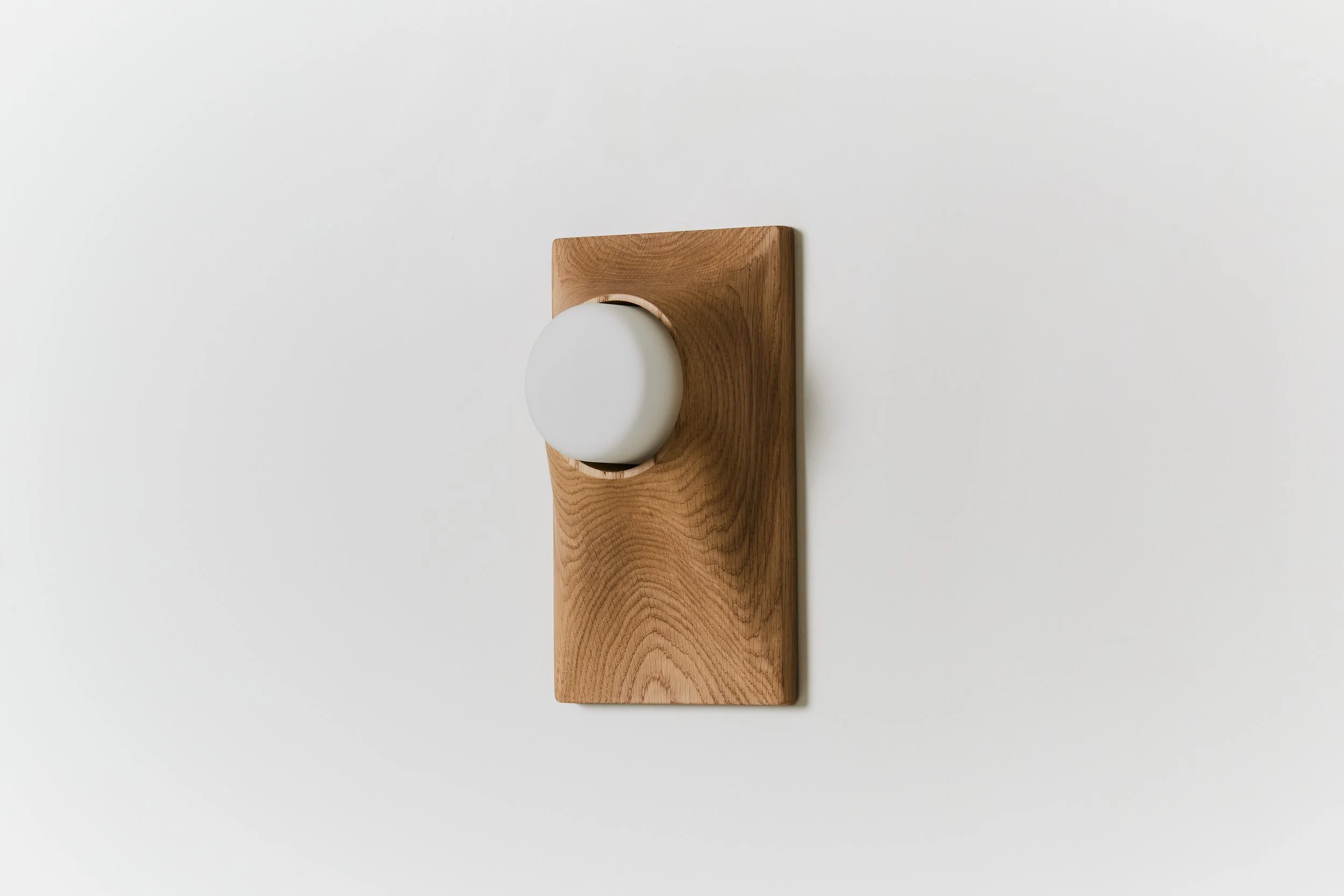 Riva_Wide_Oak_White Frosted_Side_Off.jpg