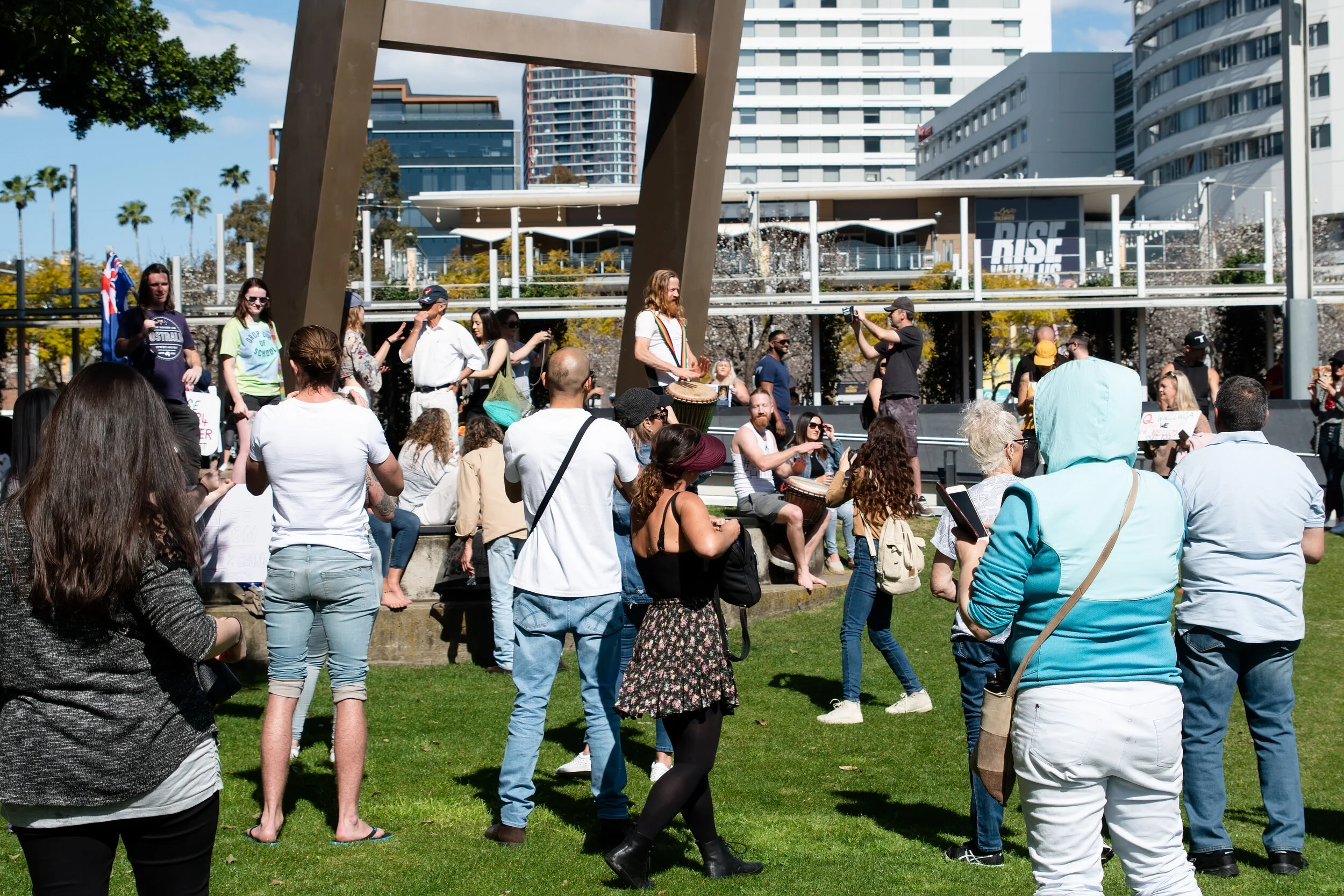 dhp200905629_syd_rally.jpg