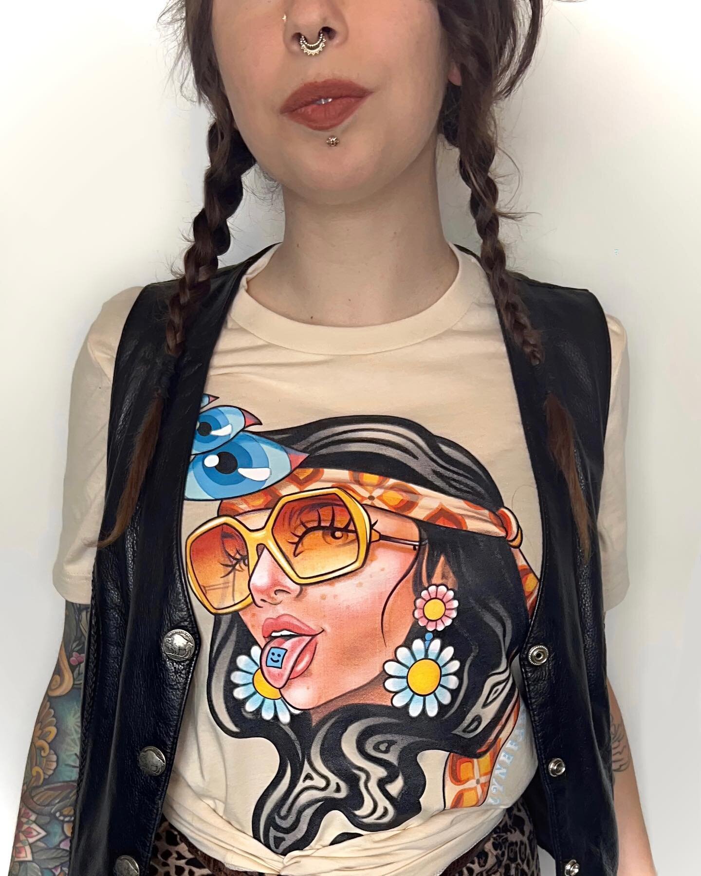 My spring/summer merch line is live on my website! This Psychedelic lover Tee, along with towels, gym bags, bucket hats and pint shaker glasses are all available at catlynefableartwork.com. I am blown away with the quality of each of these items. All