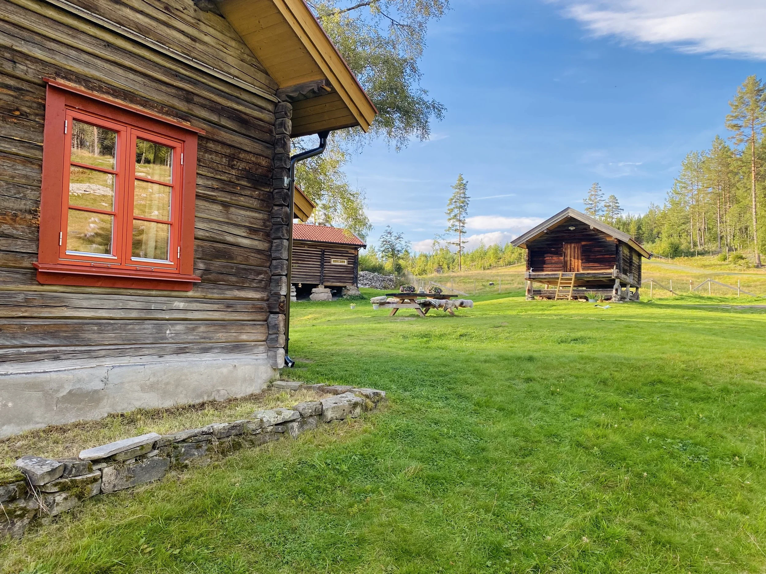 Holzwohnzimmer auf dem Gehöft Telemark