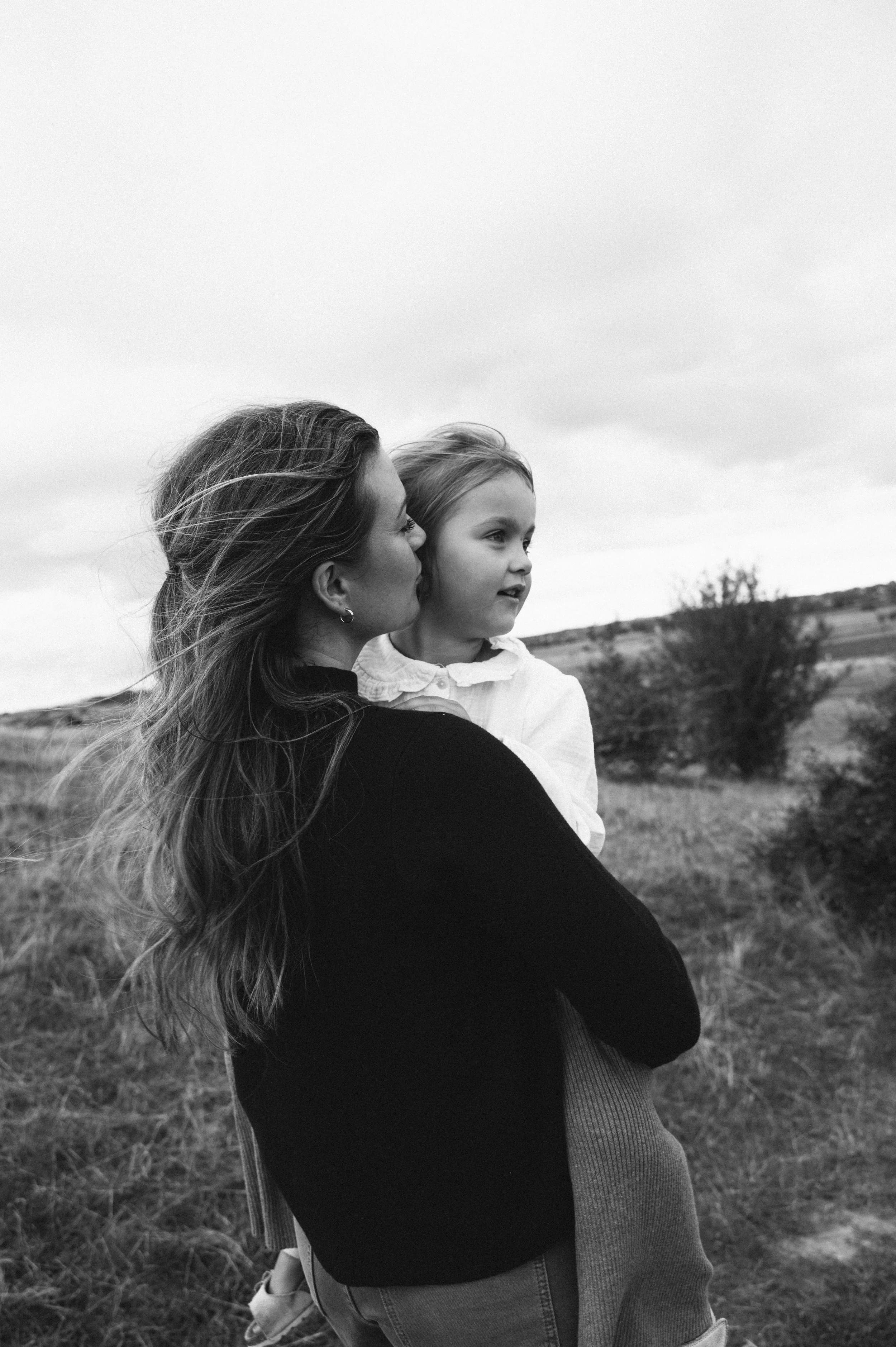 JuliaHaraldsonPhotography_2025_EmmaJfamilj-49.jpg