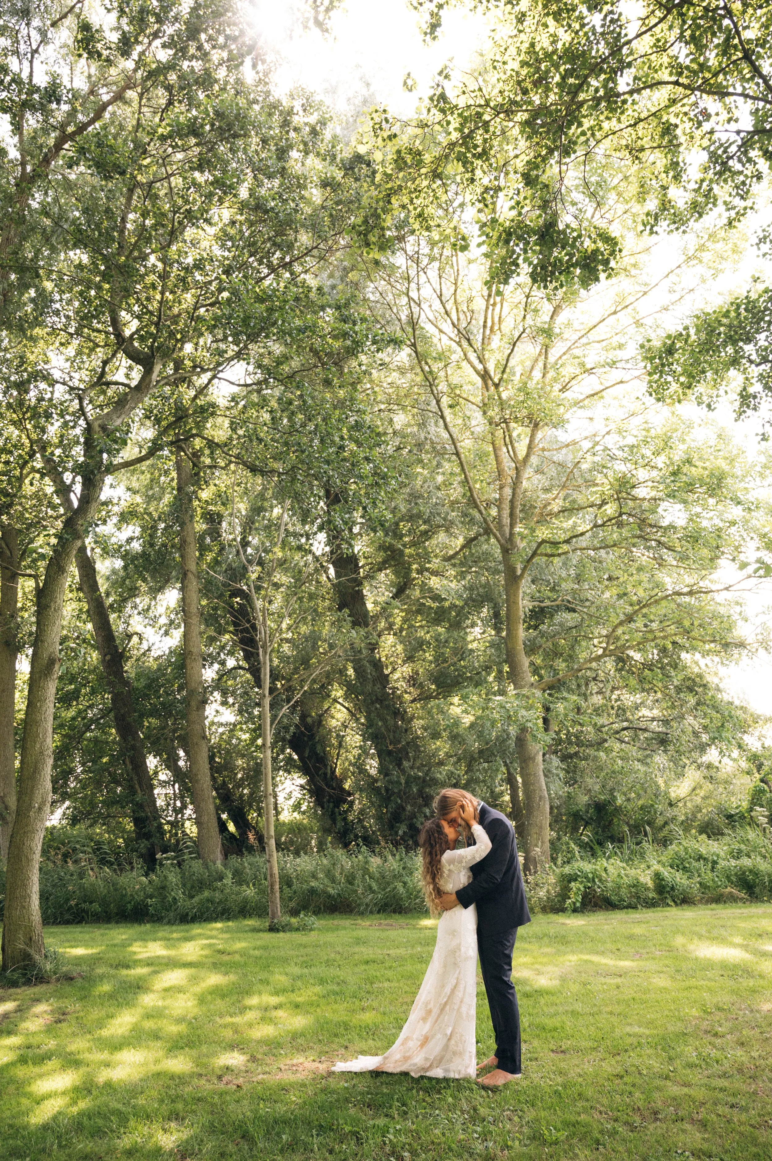 JuliaHaraldsonPhotography_2025_EmmaErikpreviews-7.jpg