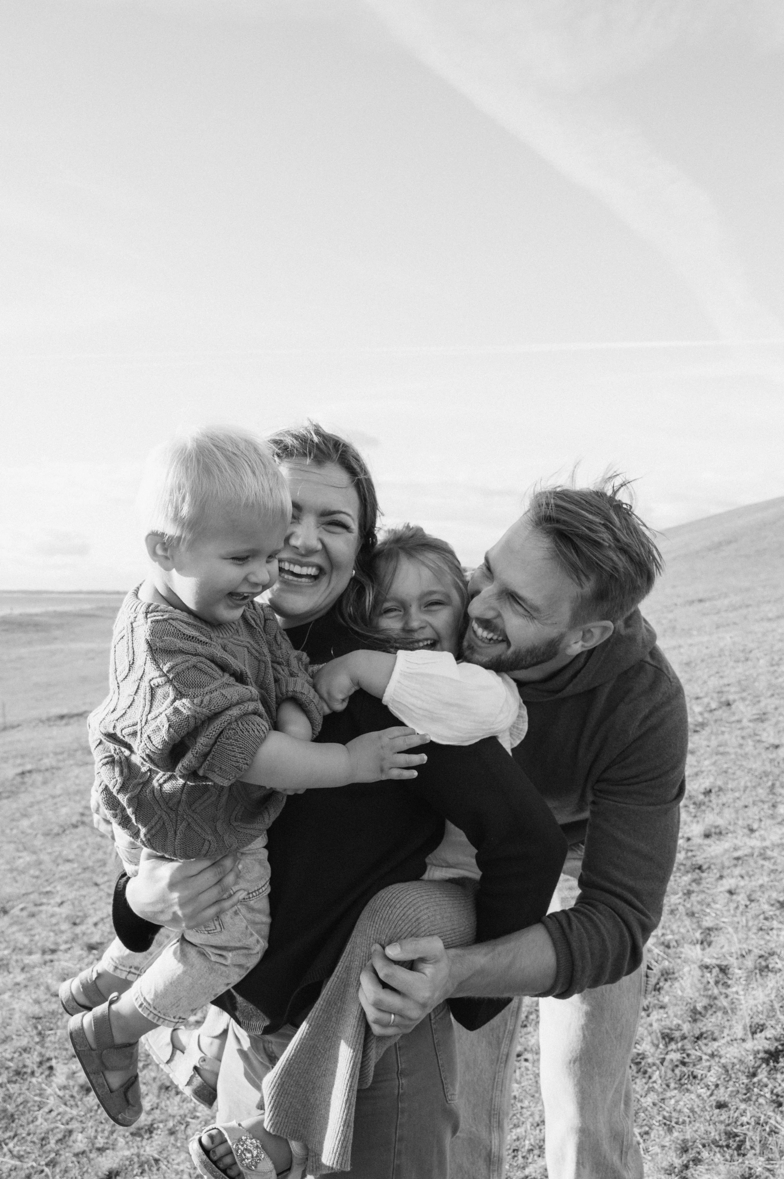 JuliaHaraldsonPhotography_2025_EmmaJfamilj-21.jpg