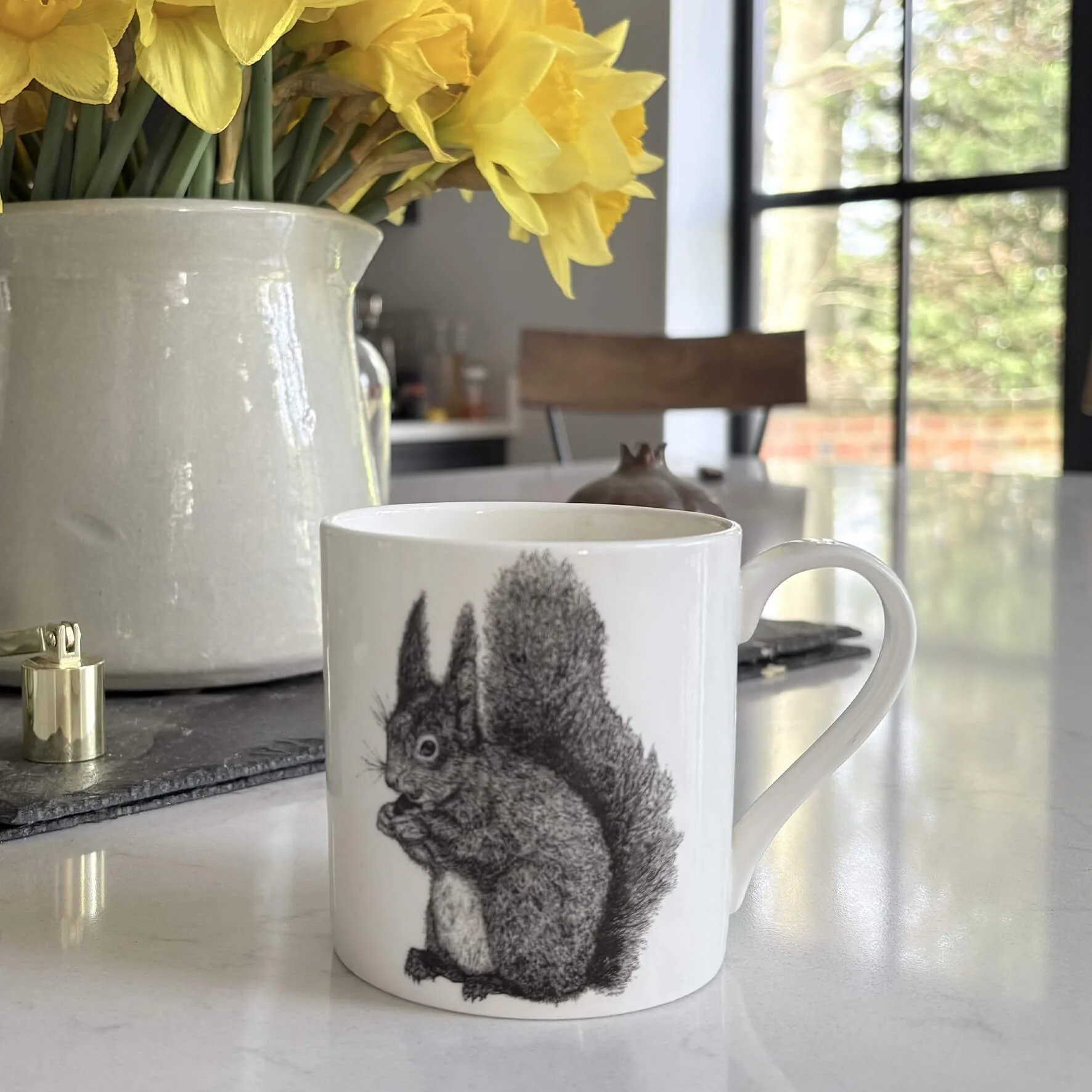 wildlife_illustrated_fine_bone_china_mug_squirrel.jpg