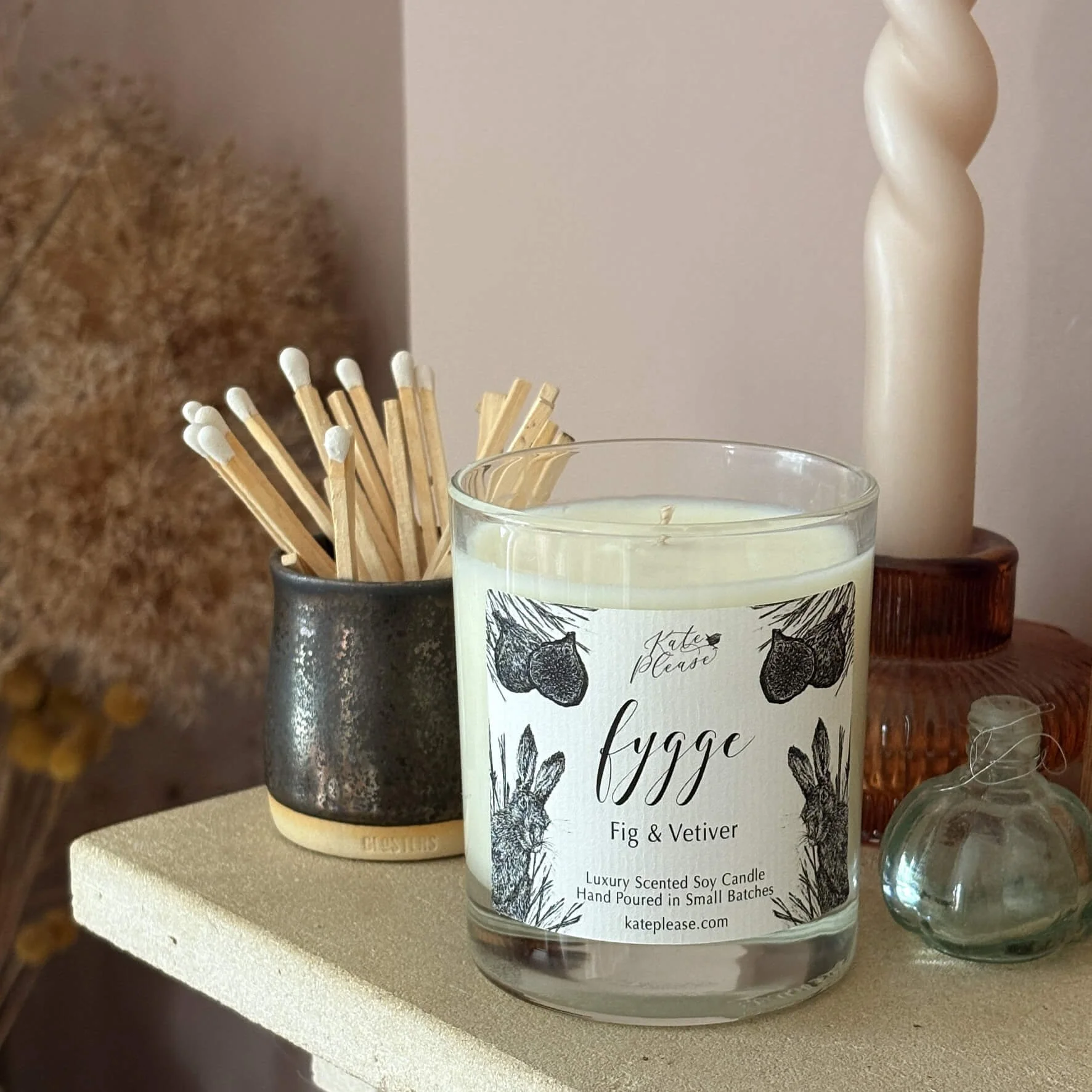 mantlepiece_fig_soy_candle_hare_xmas.jpg