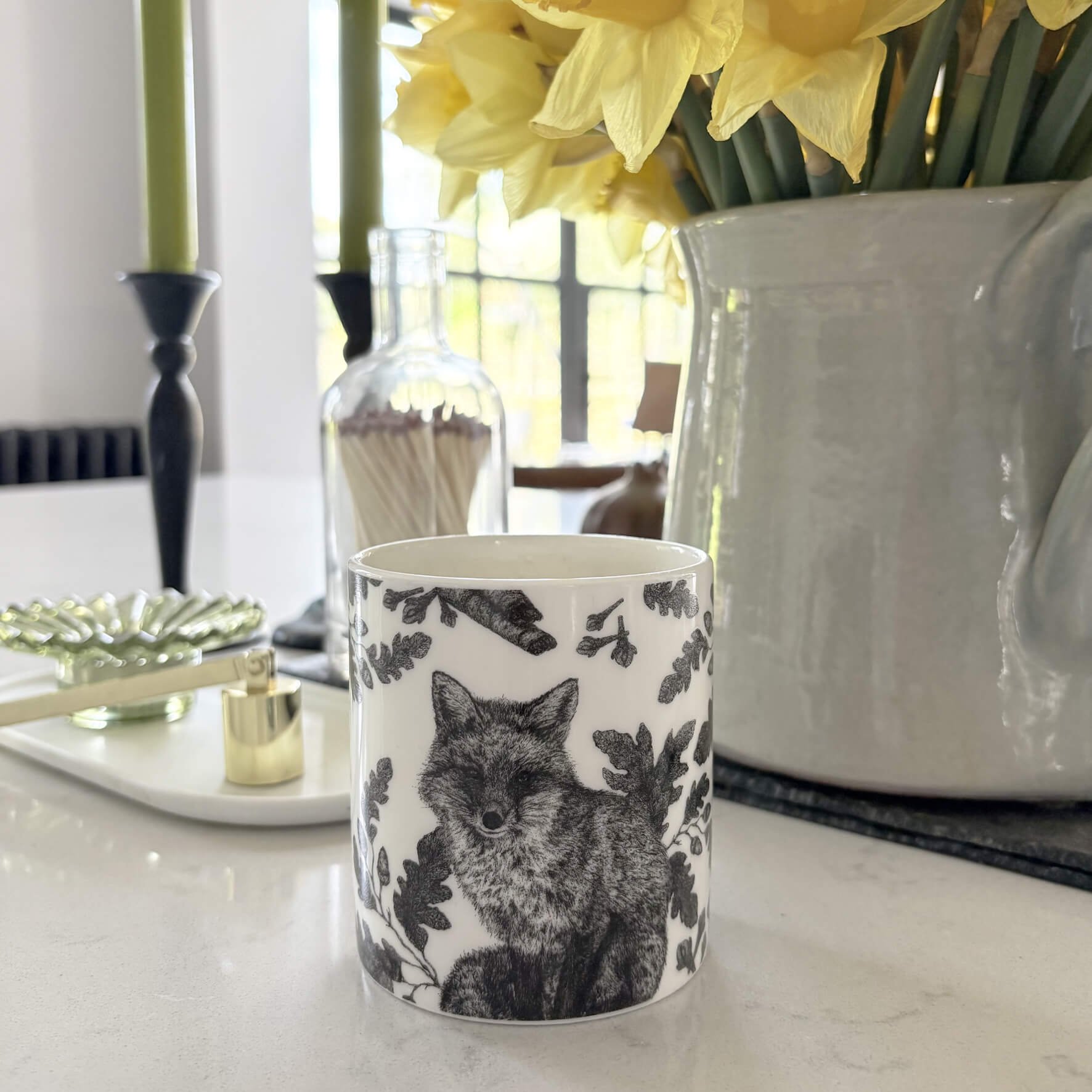spring_table_daffodill_oak_tobacco_soy_candle_fox.jpg