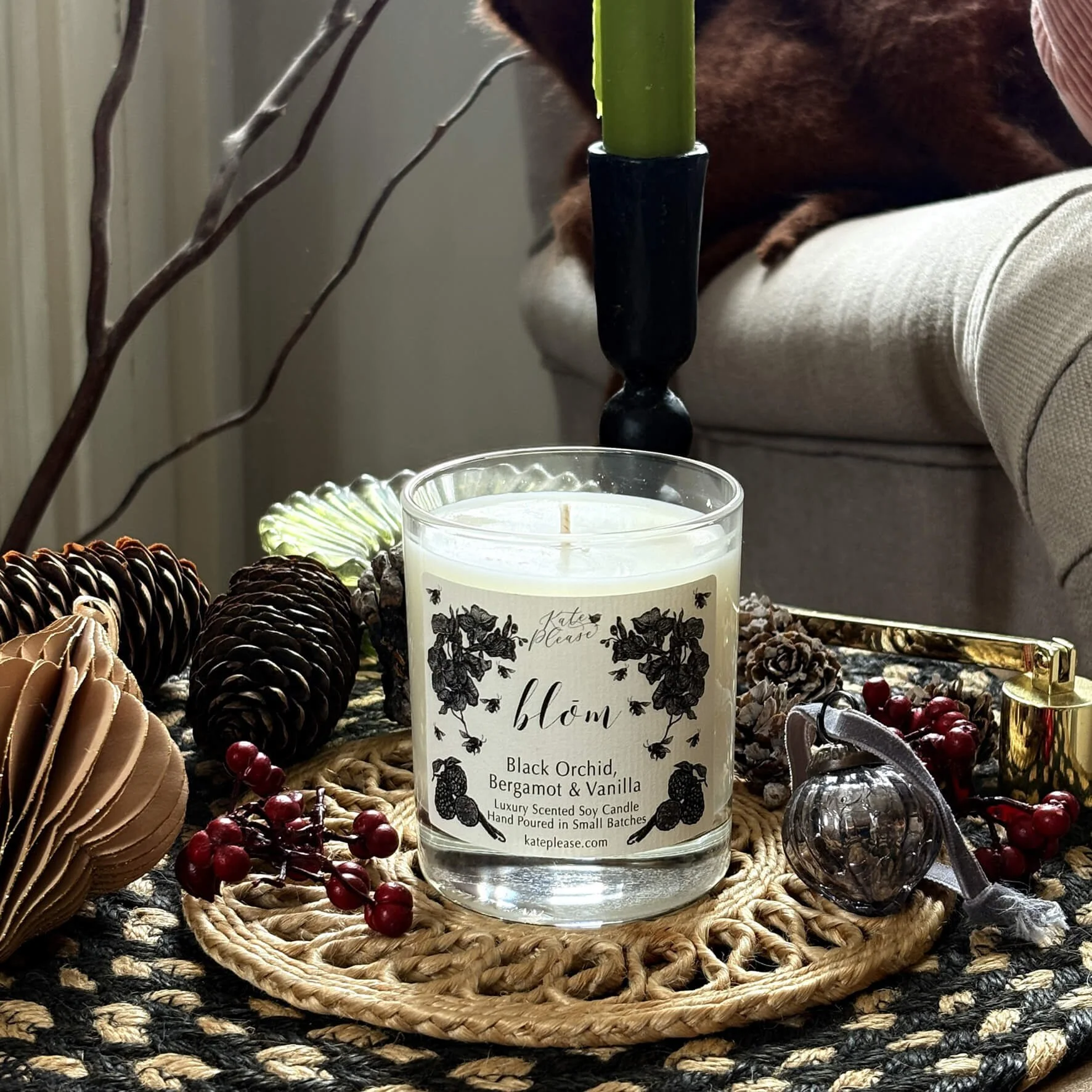small_table_black_orchid_soy_candle_bee_xmas.jpg