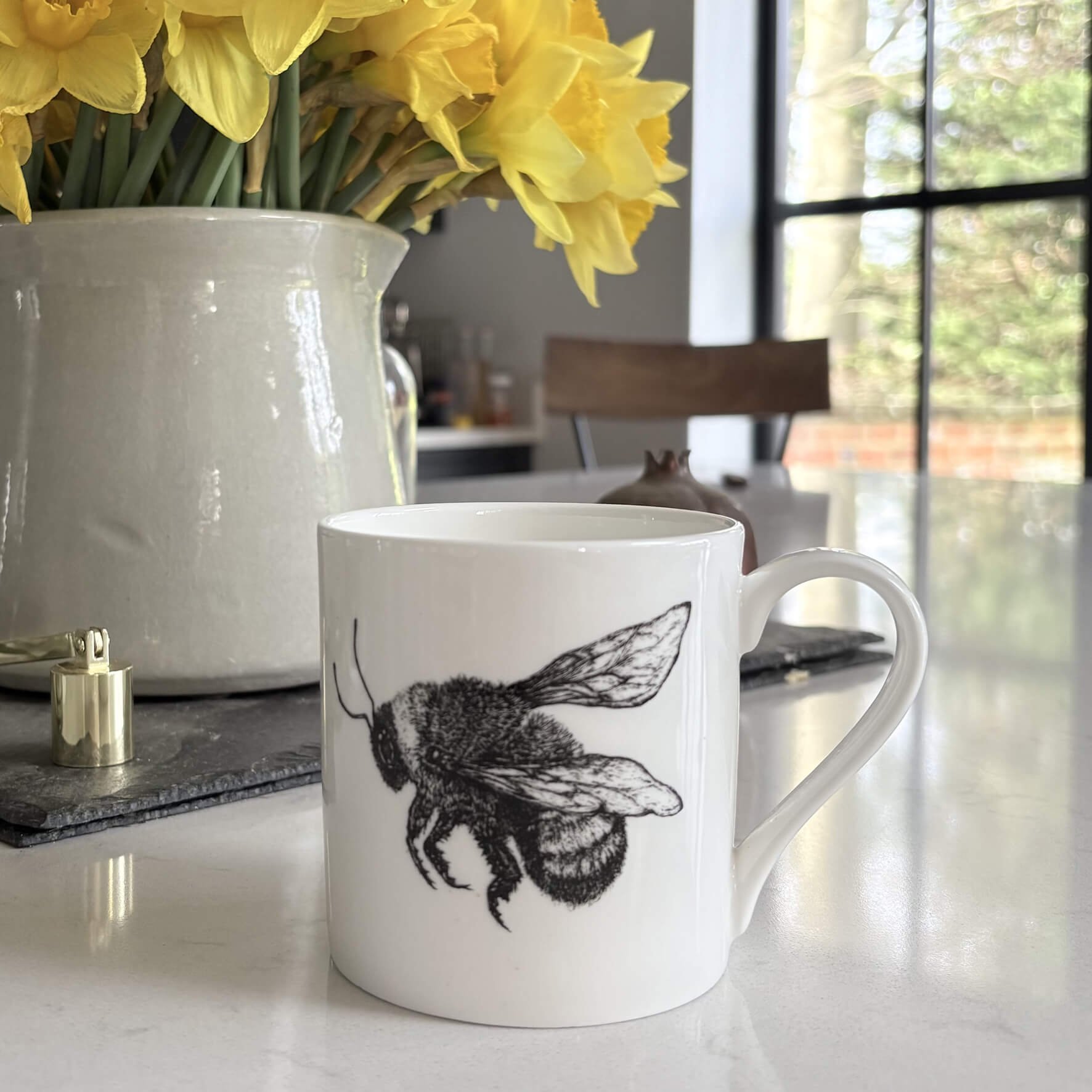 wildlife_illustrated_fine_bone_china_mug_bumblebee.jpg