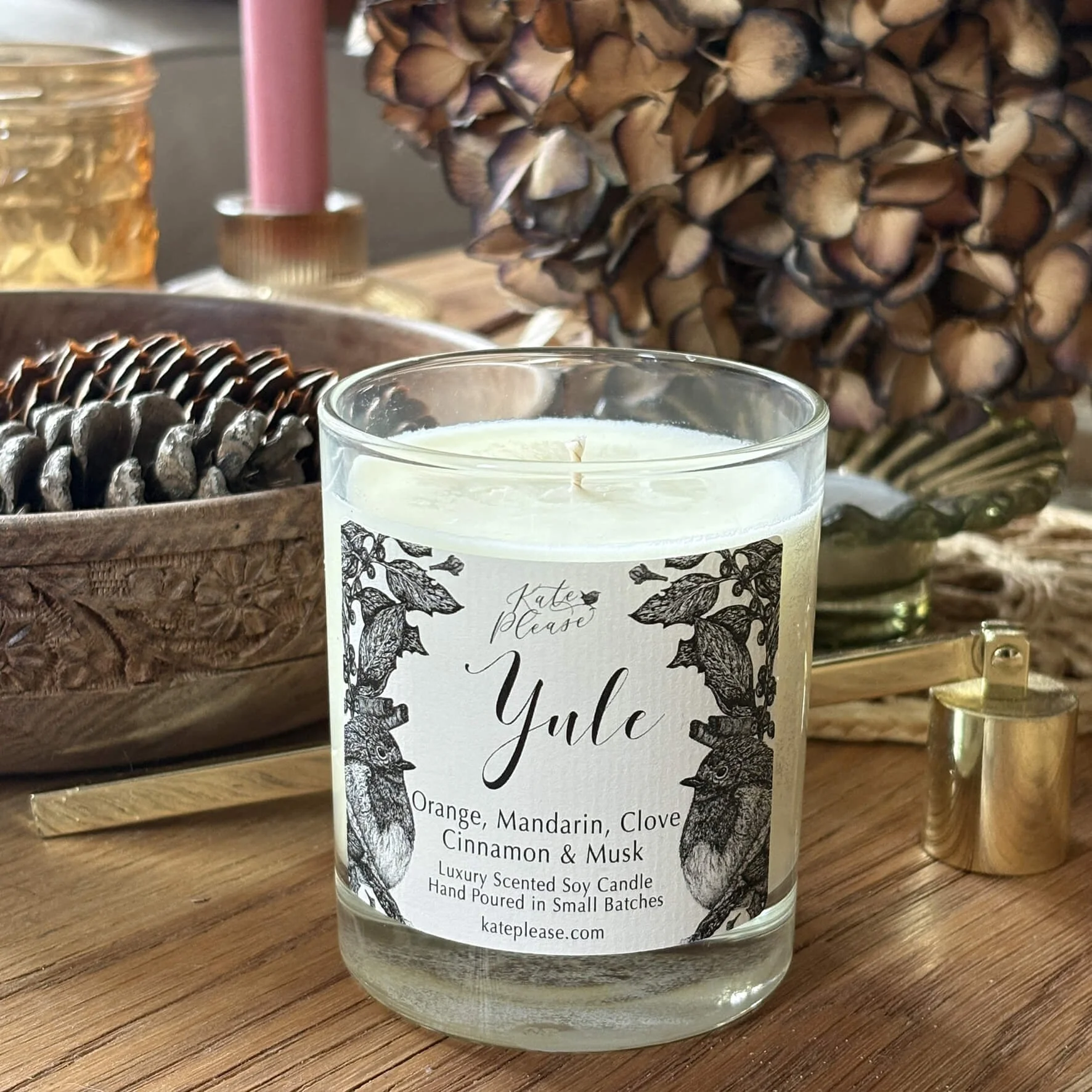 coffee_table_Yule_Christmas_soy_candle_robin_Xmas.jpg