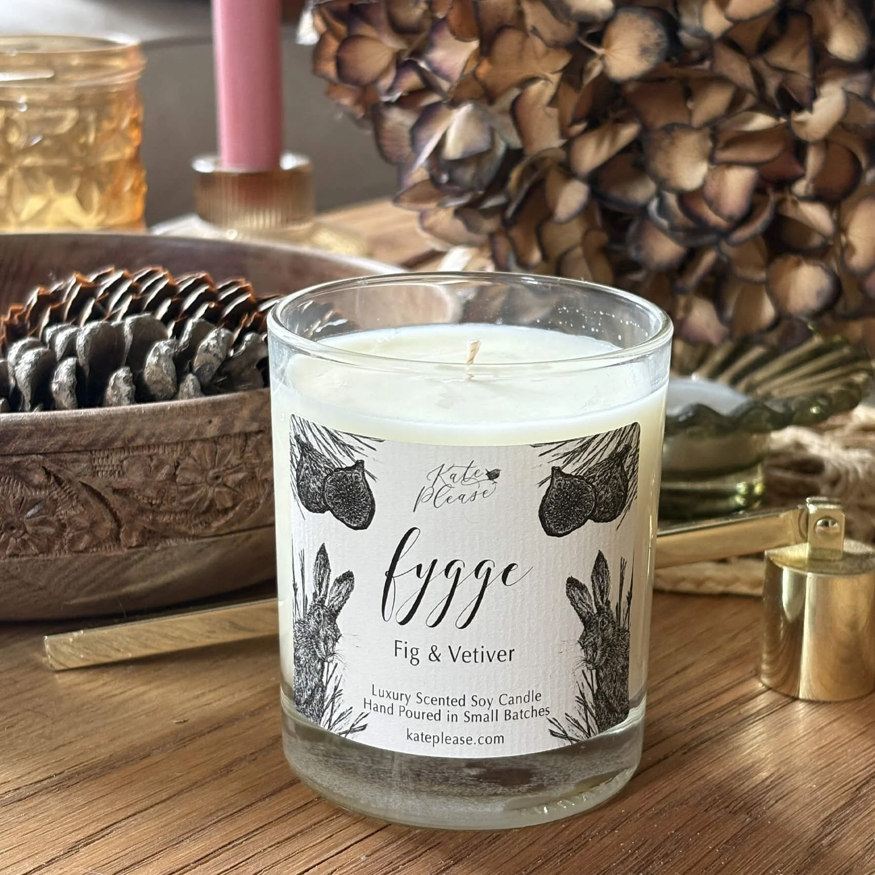 coffee_table_fig_soy_candle_hare_xmas.jpg