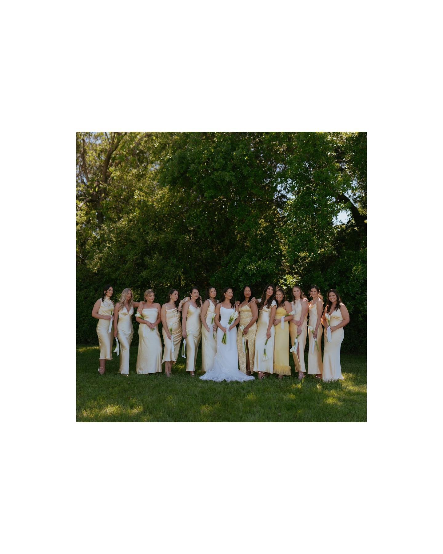 BRIDAL PARTY✨ The MVPs of wedding days. The ones steaming dresses, running around to find missing jewelry, locating your Aunt Sally who wandered away&mdash; we see you, we love you, we honor you👏🏼 

Who was your wedding day MVP? 

I&rsquo;ll go fir