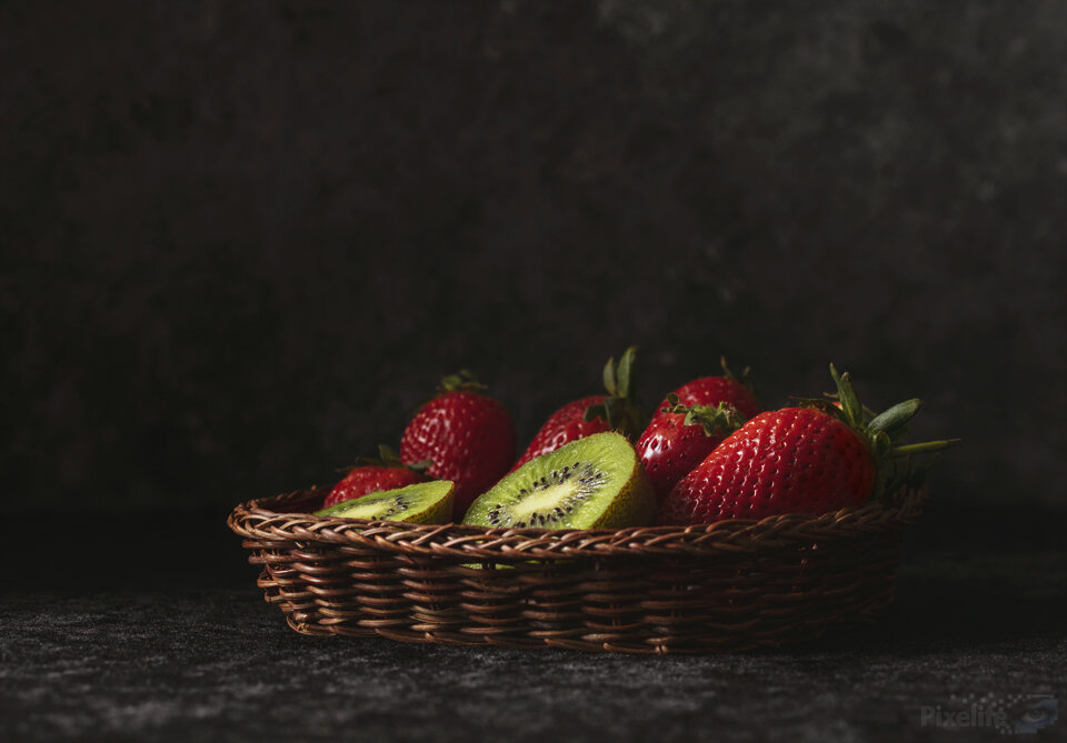 Strawberries_Kiwi_web.jpg