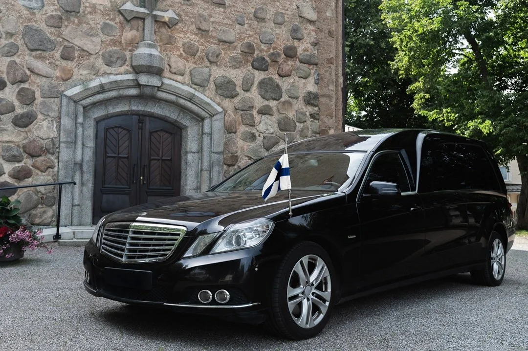 1080px-saattoauto01b.jpg
