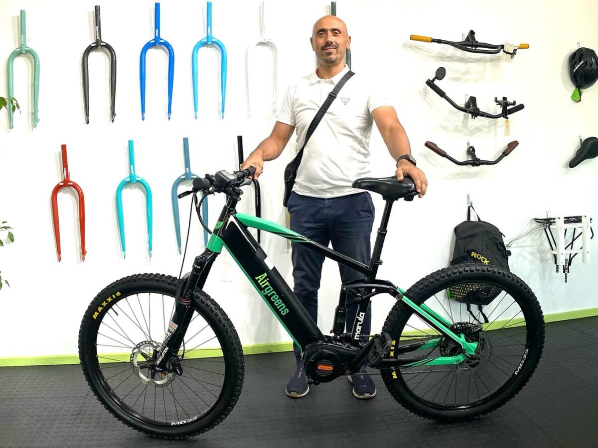 Ghokan was looking for an #emtb to handle some seriously steep mountainous single track terrain. He is now the proud owner of this all-terrain 29er Marula e-mountain bike. Dual torque sensor M620 Bafang 750w mid drive . 12 speed Sram groupset. Shiman