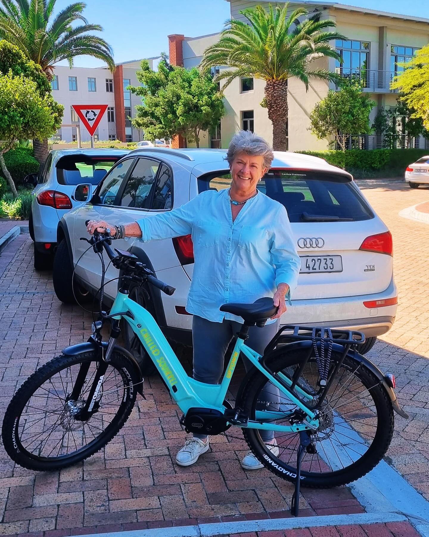 Barbra just picked up her custom built UPTOWN #ebike , a step-thru design #electricbike proudly built in Caoe town. 
Uptown are #ebikes facilitate easy mounting and easy getting off the saddle due to open step-through geometry.
No lifting legs . No s