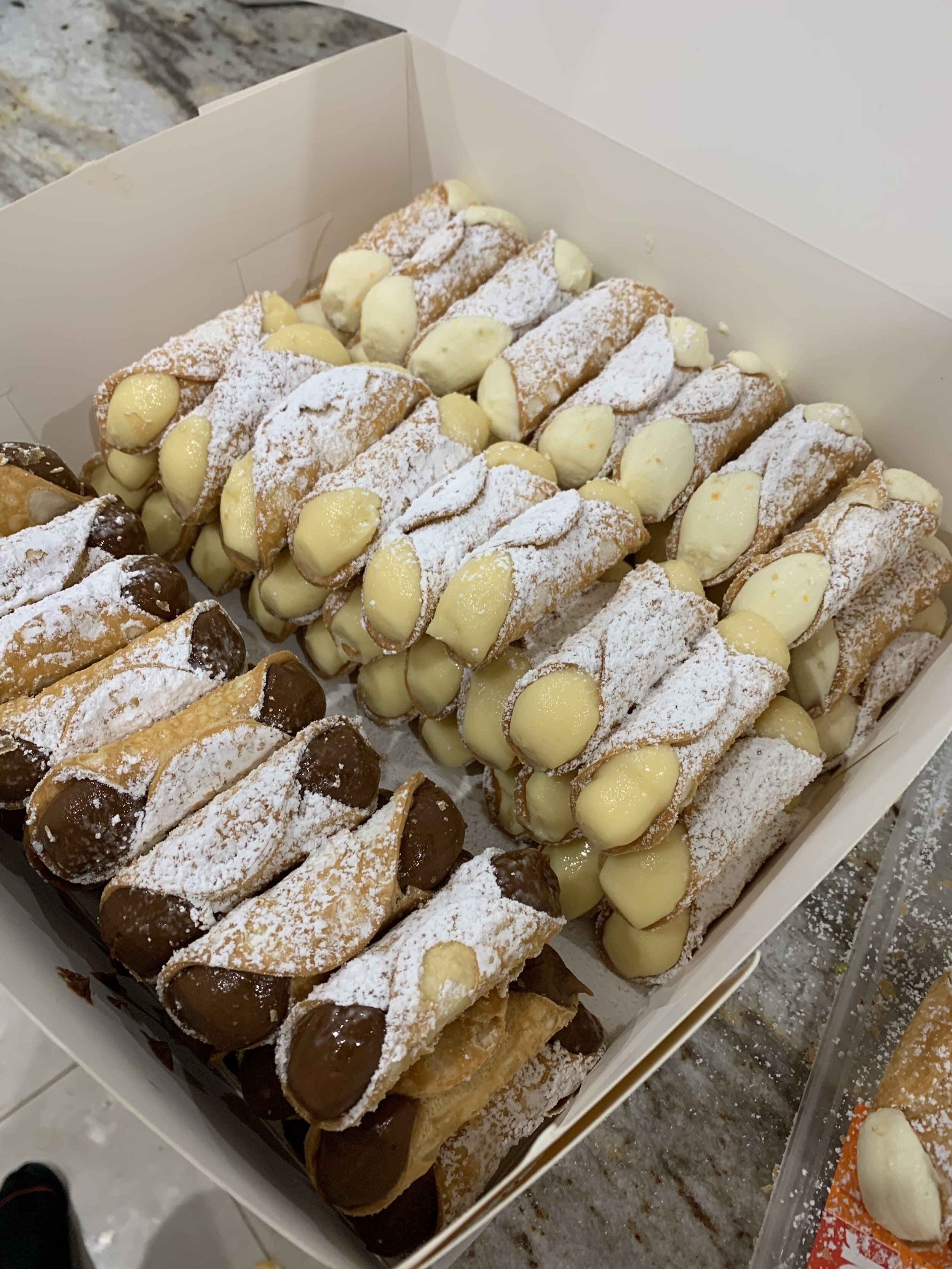 Mini Cannoli
- Vanilla
- Chocolate
- Ricotta