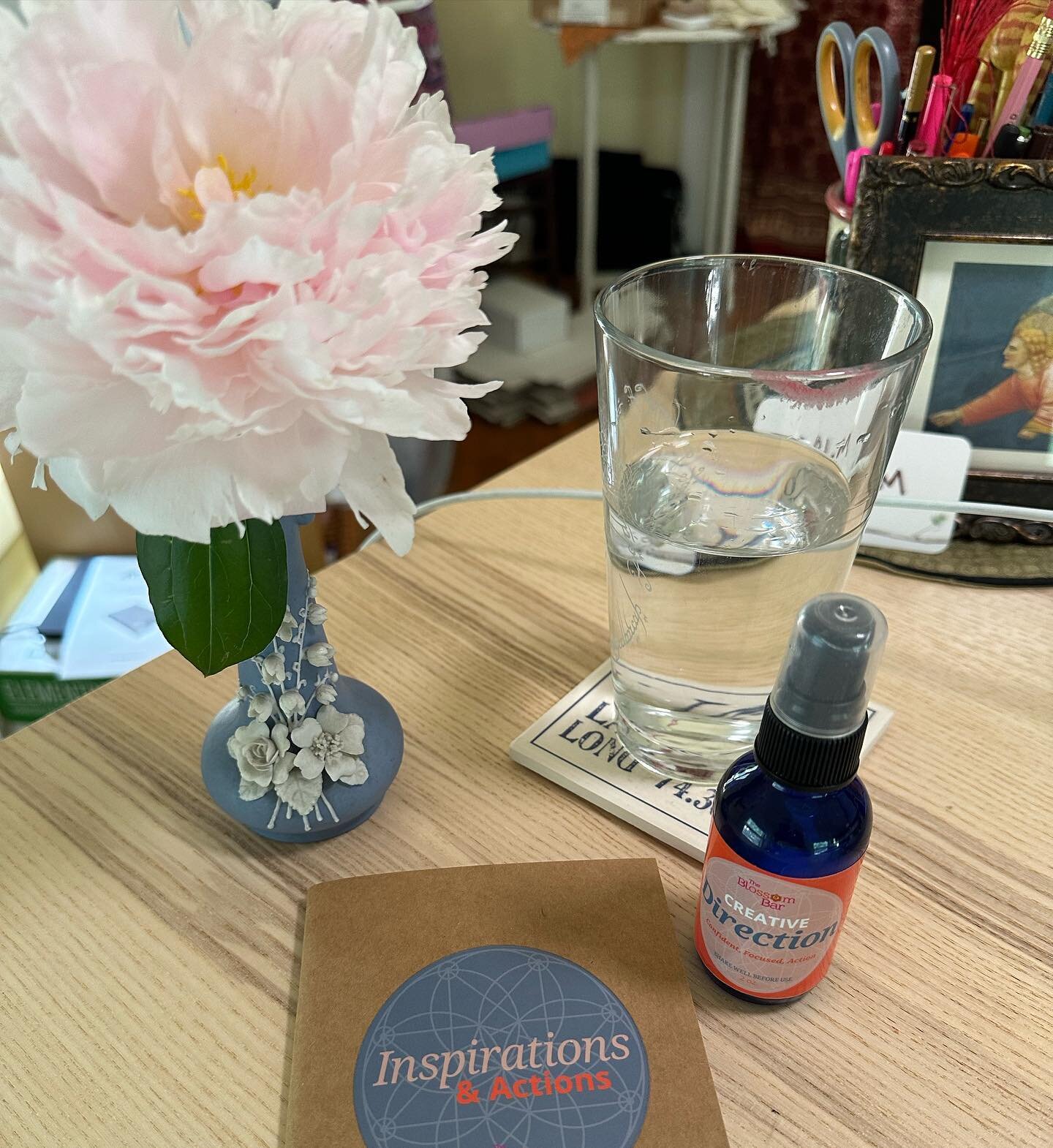 Webinar prep! Essential oil spray to help me stay focused and tuned in, notebook to hold inspirations, and feminine beauty from my garden 🌸💕

Want some ways to bring ease and joy into your work day? Book a private session for aromatherapy and/or fl