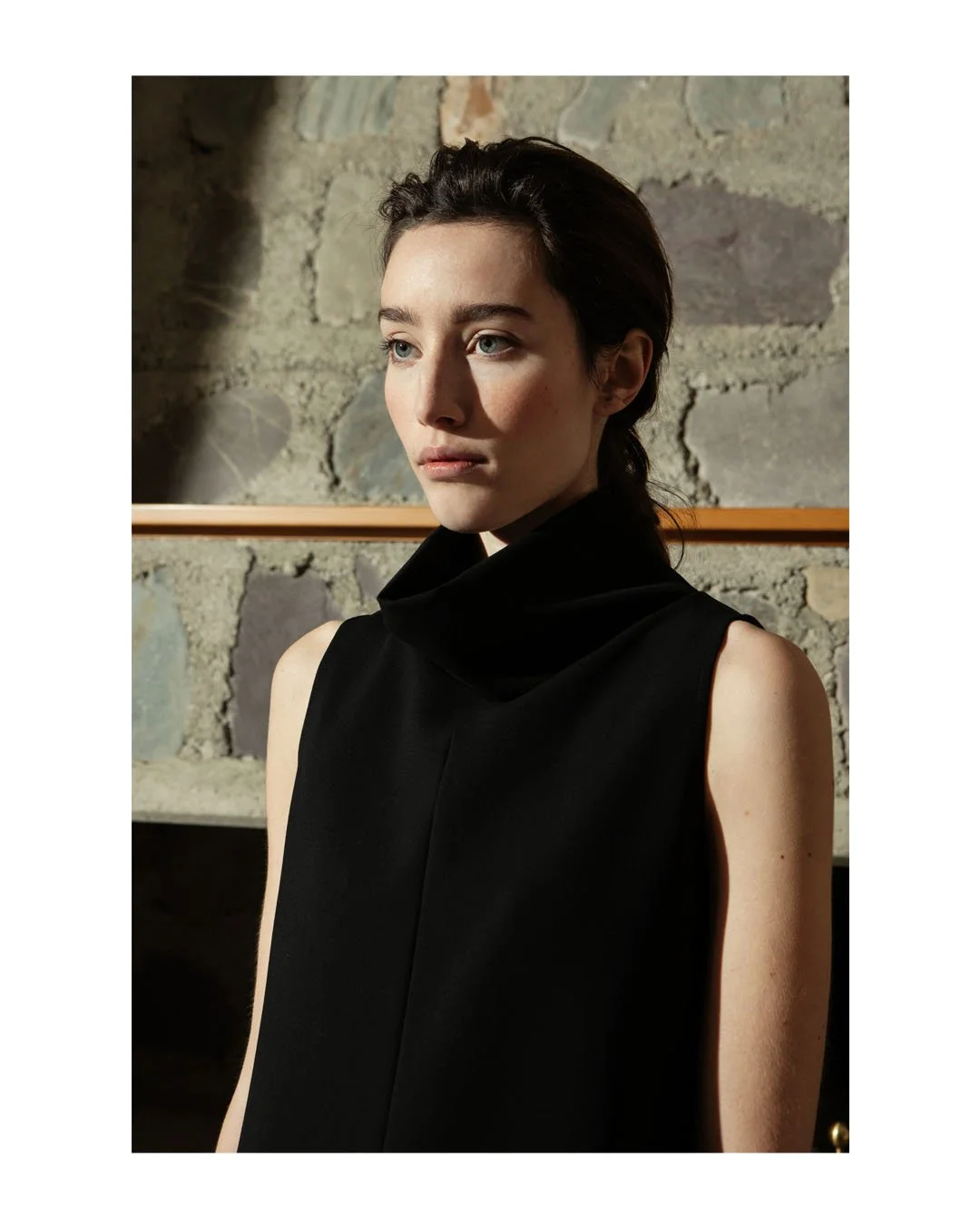 Busy days before the festivities call for effortless solutions.
Our Milano stitch set delivers comfort, structure, and quiet elegance.