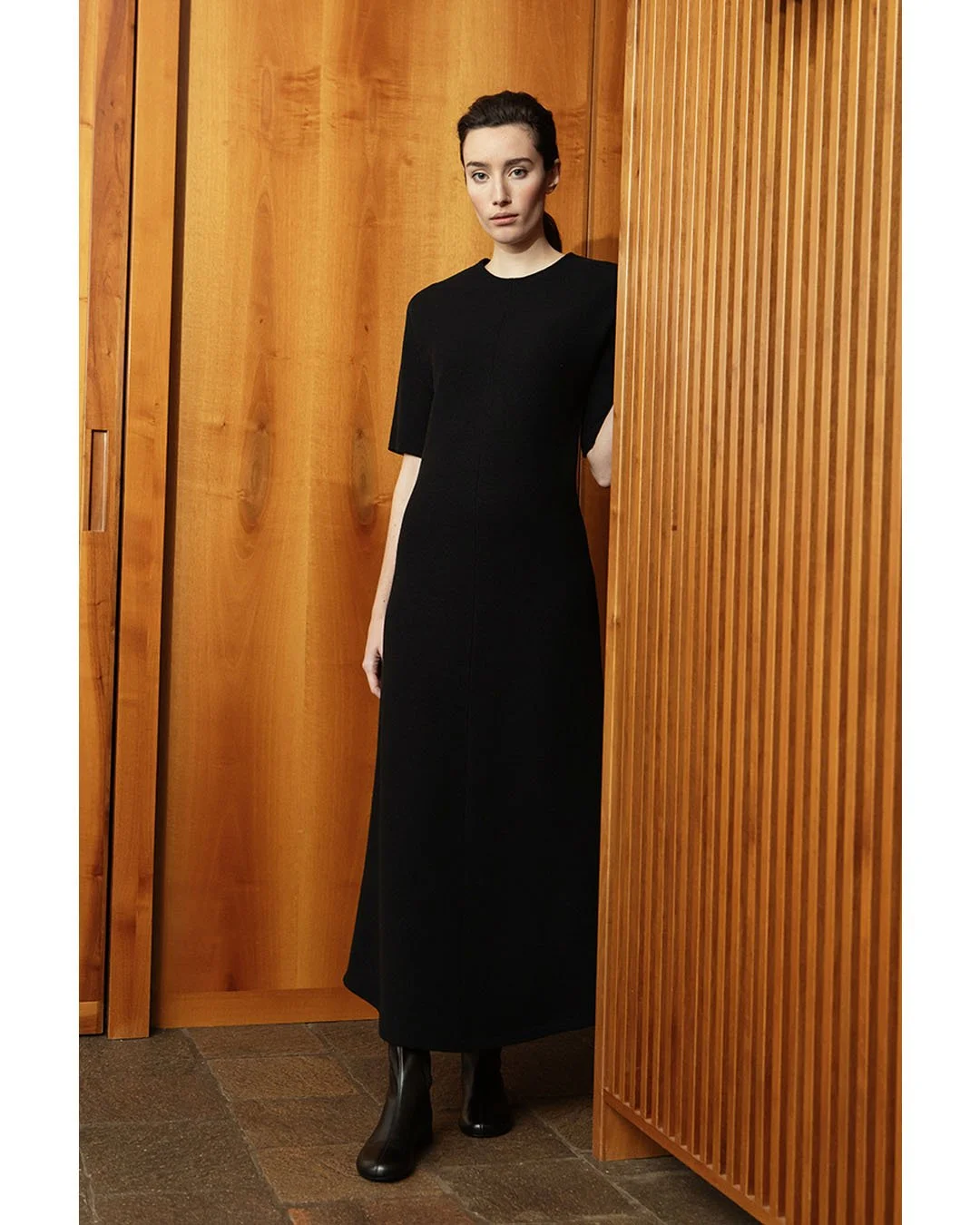 A fluid midi dress in viscose blend, wrapped in total black. One statement accessory is all it takes to complete the look.