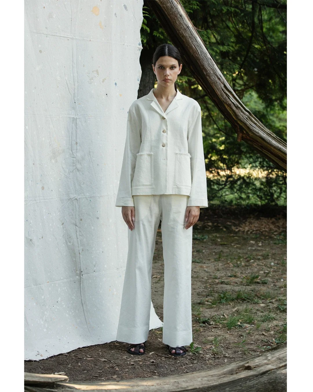 Authentic like a blank canvas.
Pure, essential, ready to become expression.