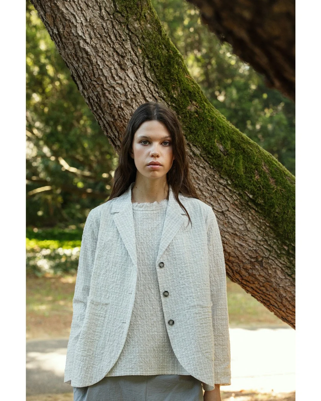 Yarn-dyed seersucker in a delicate windowpane check.
Light textures and airy structure shape a relaxed tailored look, fresh and easy with style.