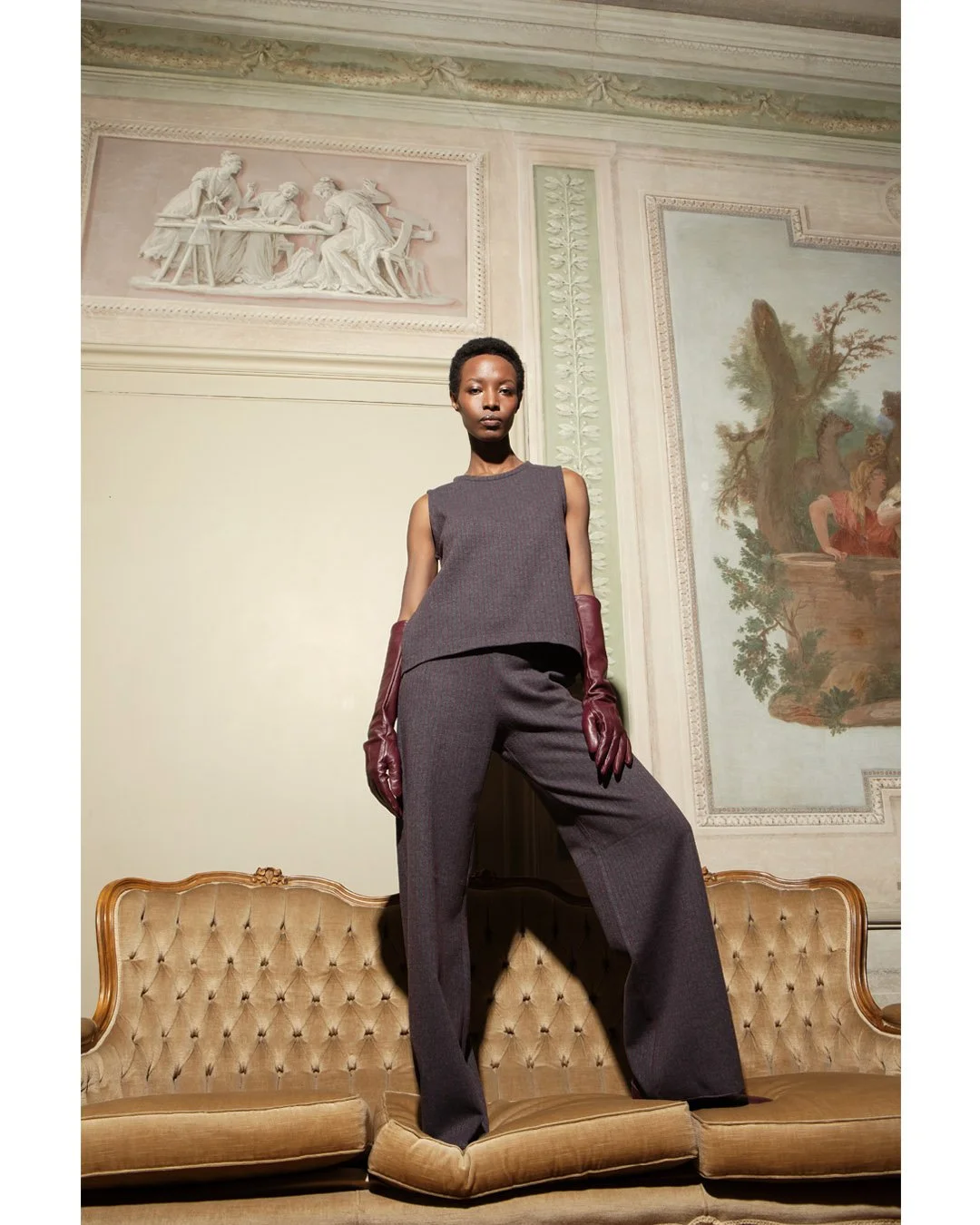 TWO TAKES ON PINSTRIPES.
Pewter Gray and Potent Purple in two different stripe patterns: a classic pinstripe and a wider stripe with a warm, wool-like look.
Two sophisticated colours and two distinct rhythms to create your look.