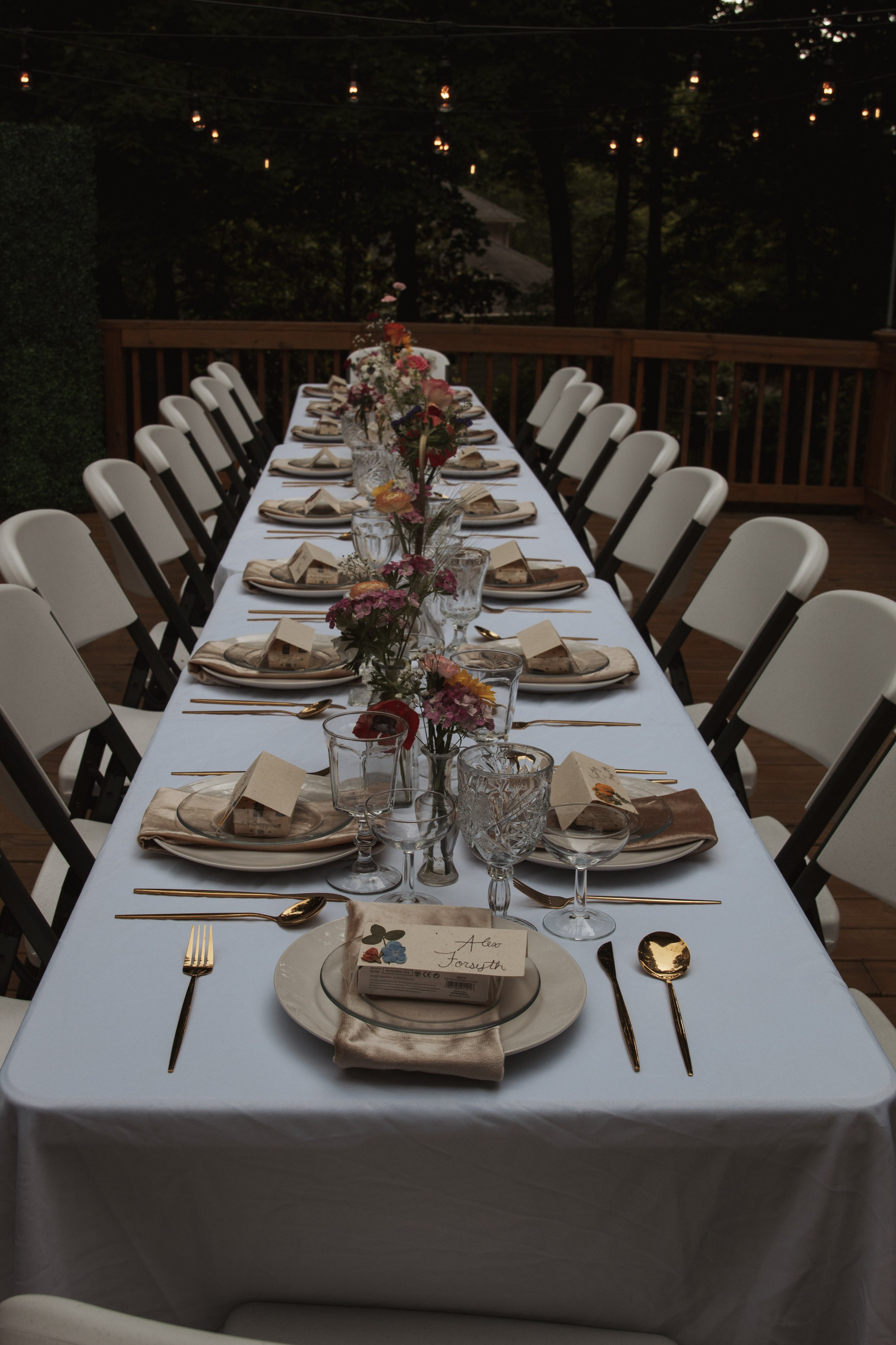 Modern and elegant table setting
